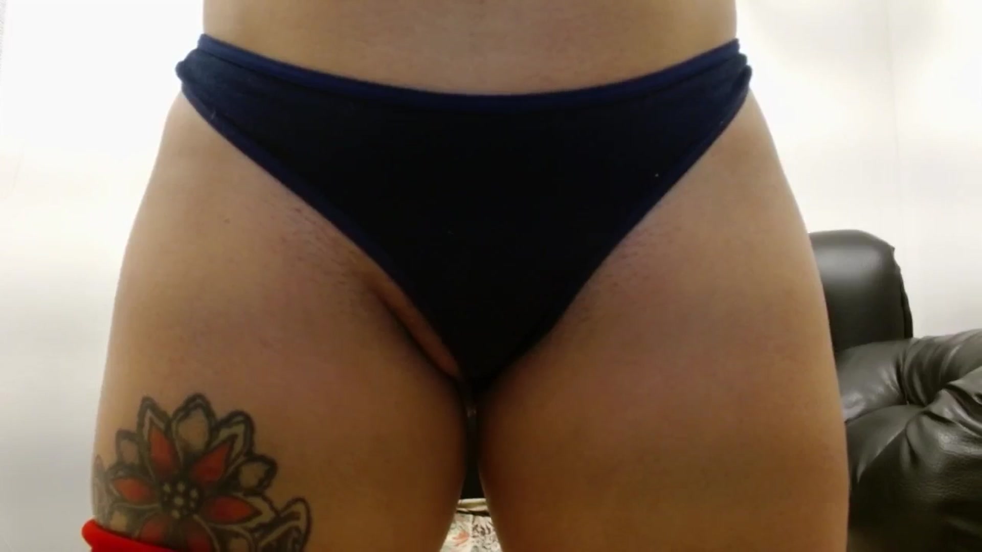 Gallery image thumbnail from Louisk's myfreecams stream on, 12/29/2024, 14:00 image 17 of 20