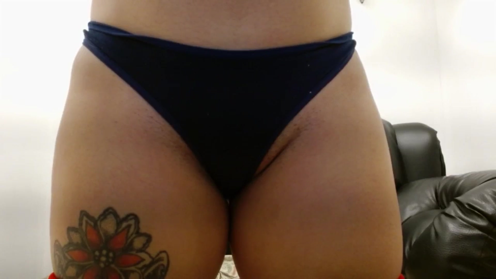 Gallery image thumbnail from Louisk's myfreecams stream on, 12/29/2024, 14:38 image 5 of 20