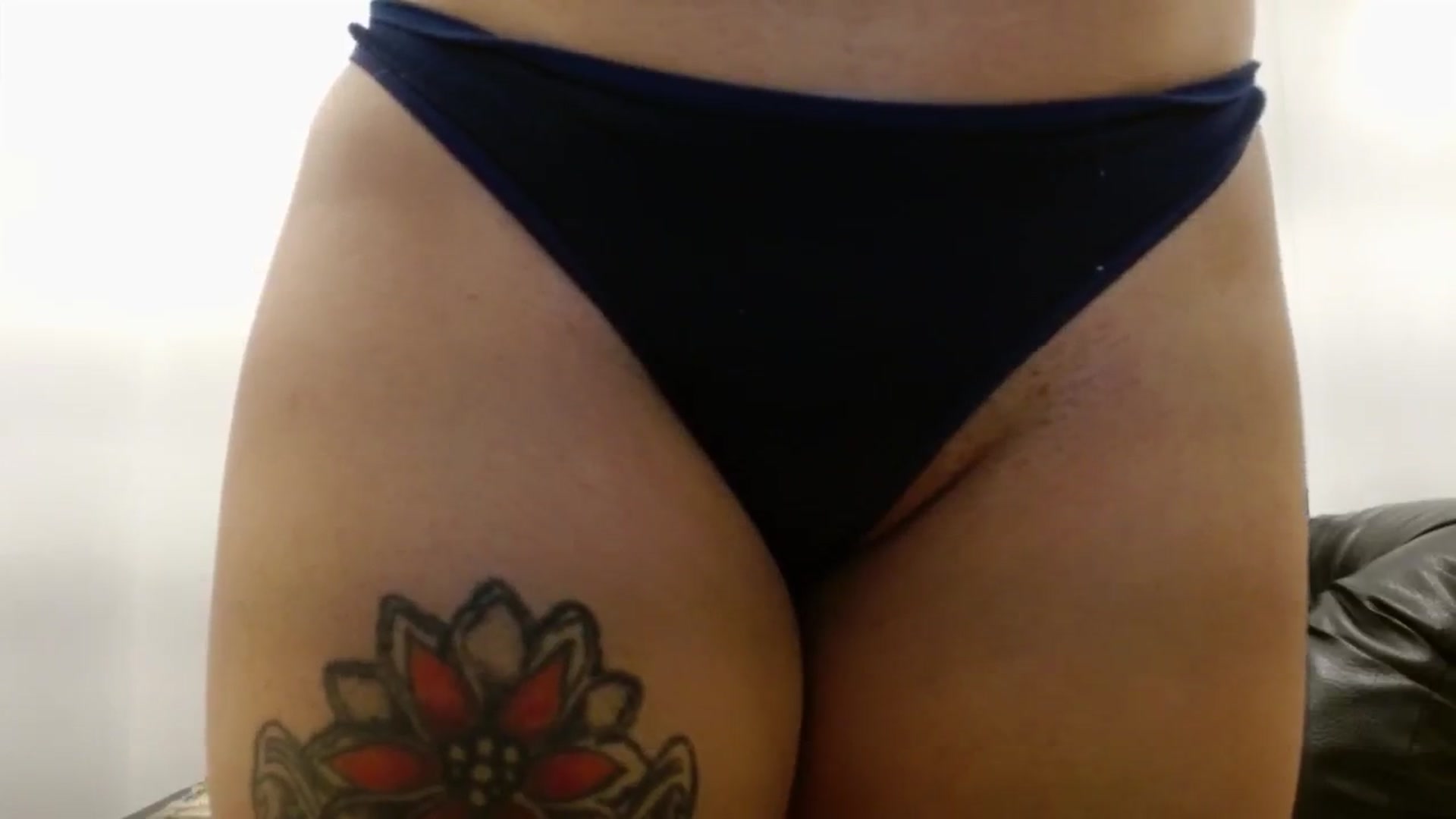 Gallery image thumbnail from Louisk's myfreecams stream on, 12/29/2024, 14:38 image 10 of 20