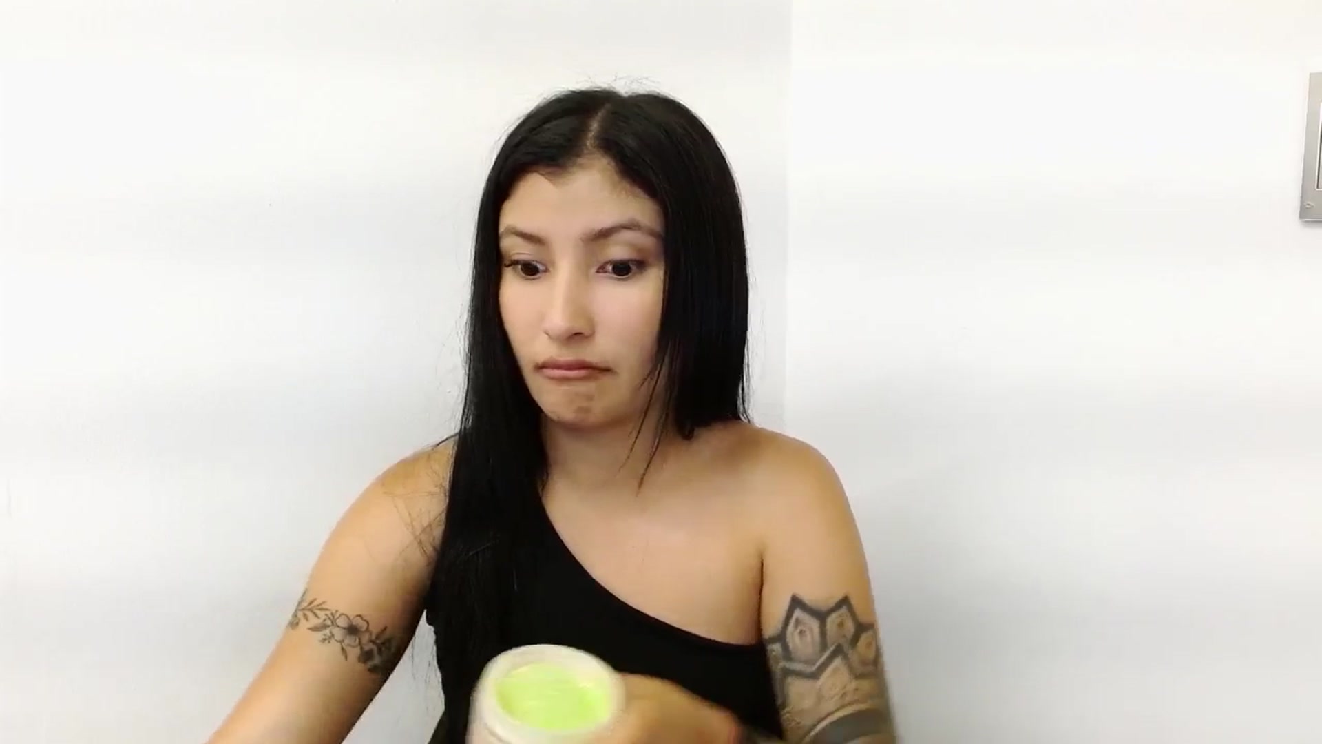 Gallery image thumbnail from Louisk's myfreecams stream on, 01/04/2025, 15:22 image 6 of 20