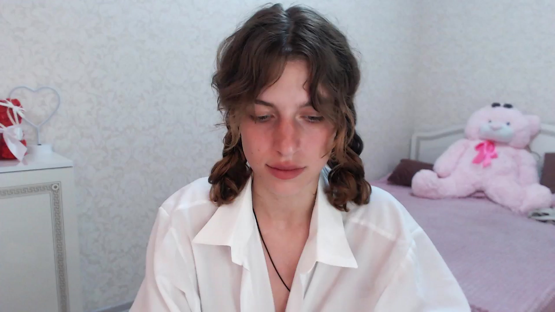 Gallery image thumbnail from Loulou_'s myfreecams stream on, 06/08/2024, 17:05 image 10 of 20