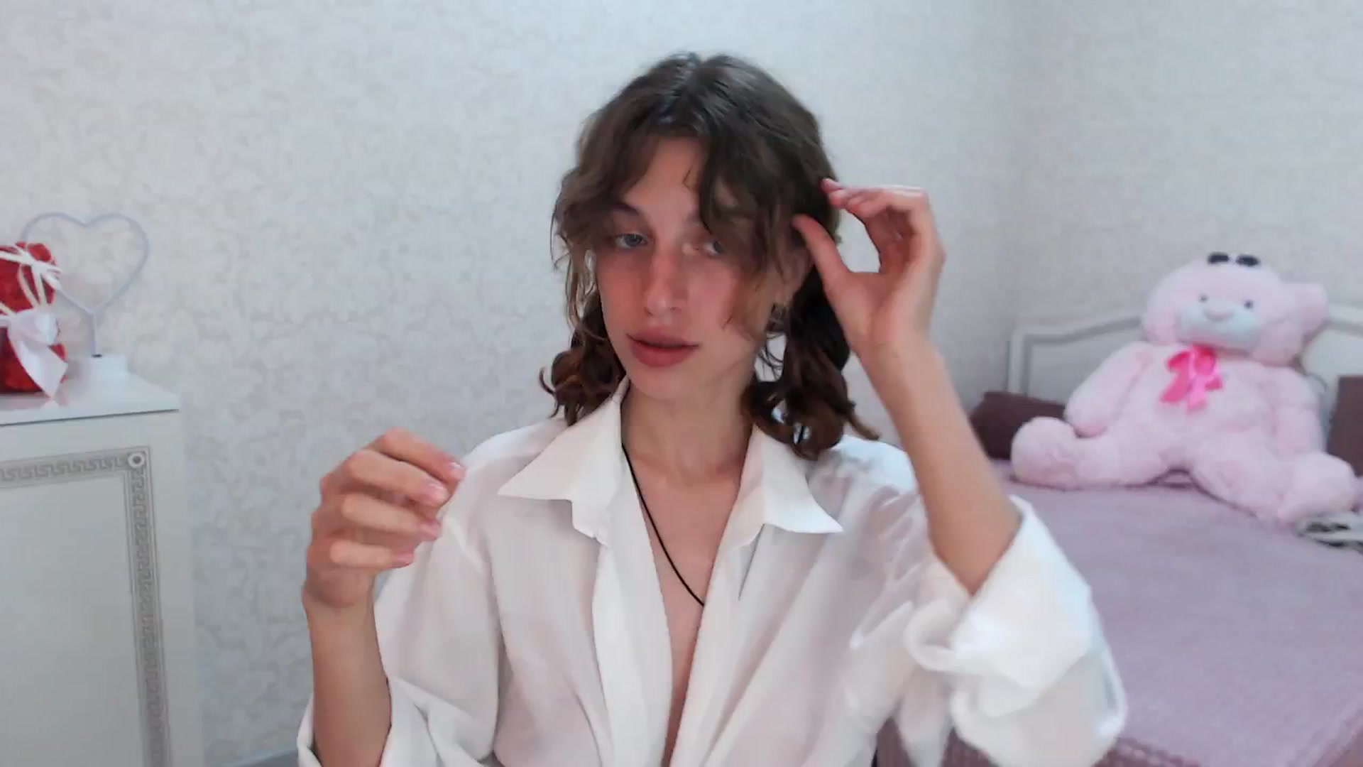 Gallery image thumbnail from Loulou_'s myfreecams stream on, 06/08/2024, 17:05 image 18 of 20