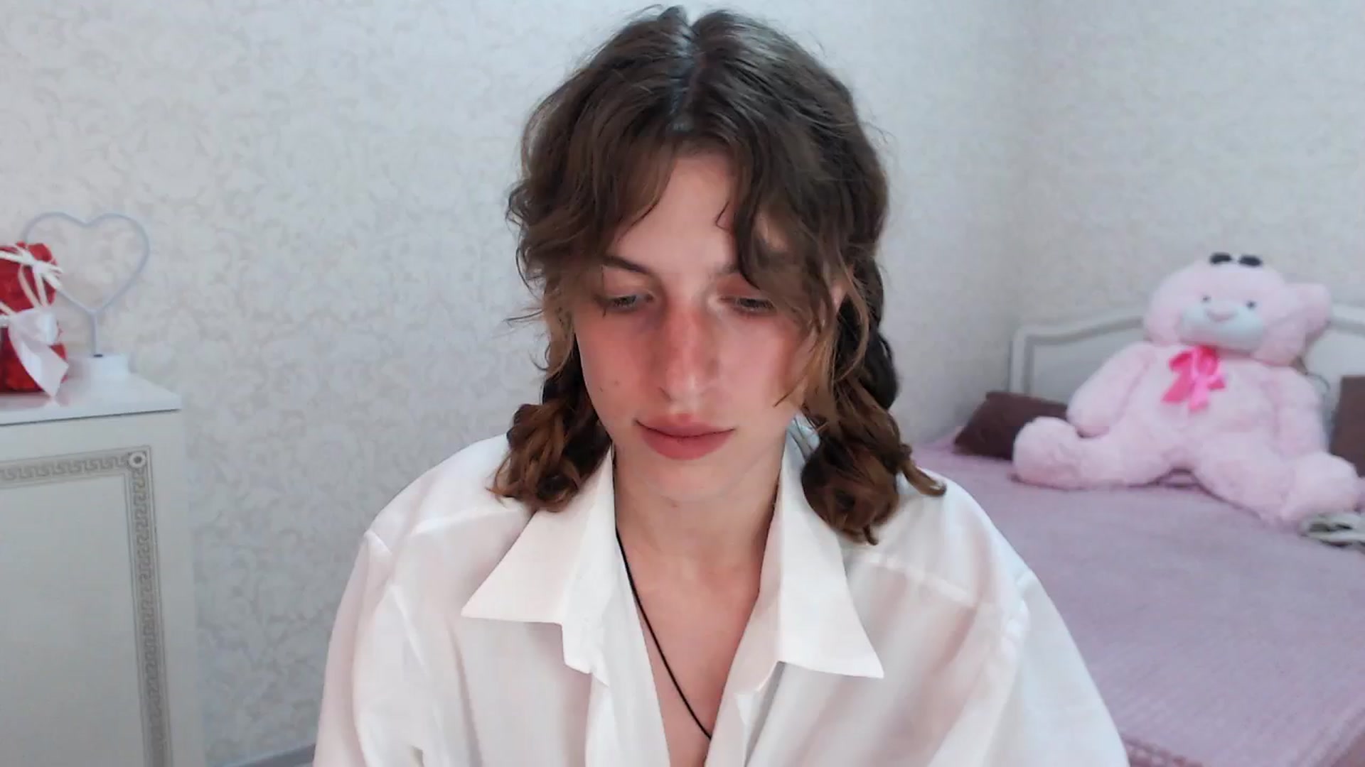 Gallery image thumbnail from Loulou_'s myfreecams stream on, 06/08/2024, 17:05 image 14 of 20