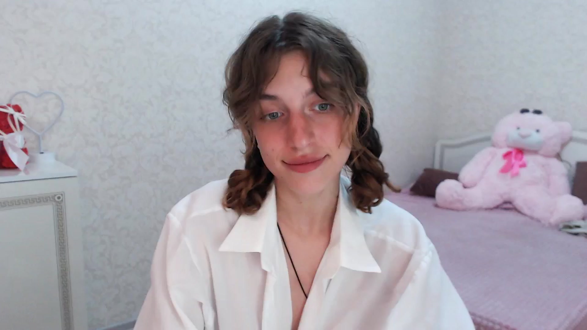 Gallery image thumbnail from Loulou_'s myfreecams stream on, 06/08/2024, 17:05 image 12 of 20