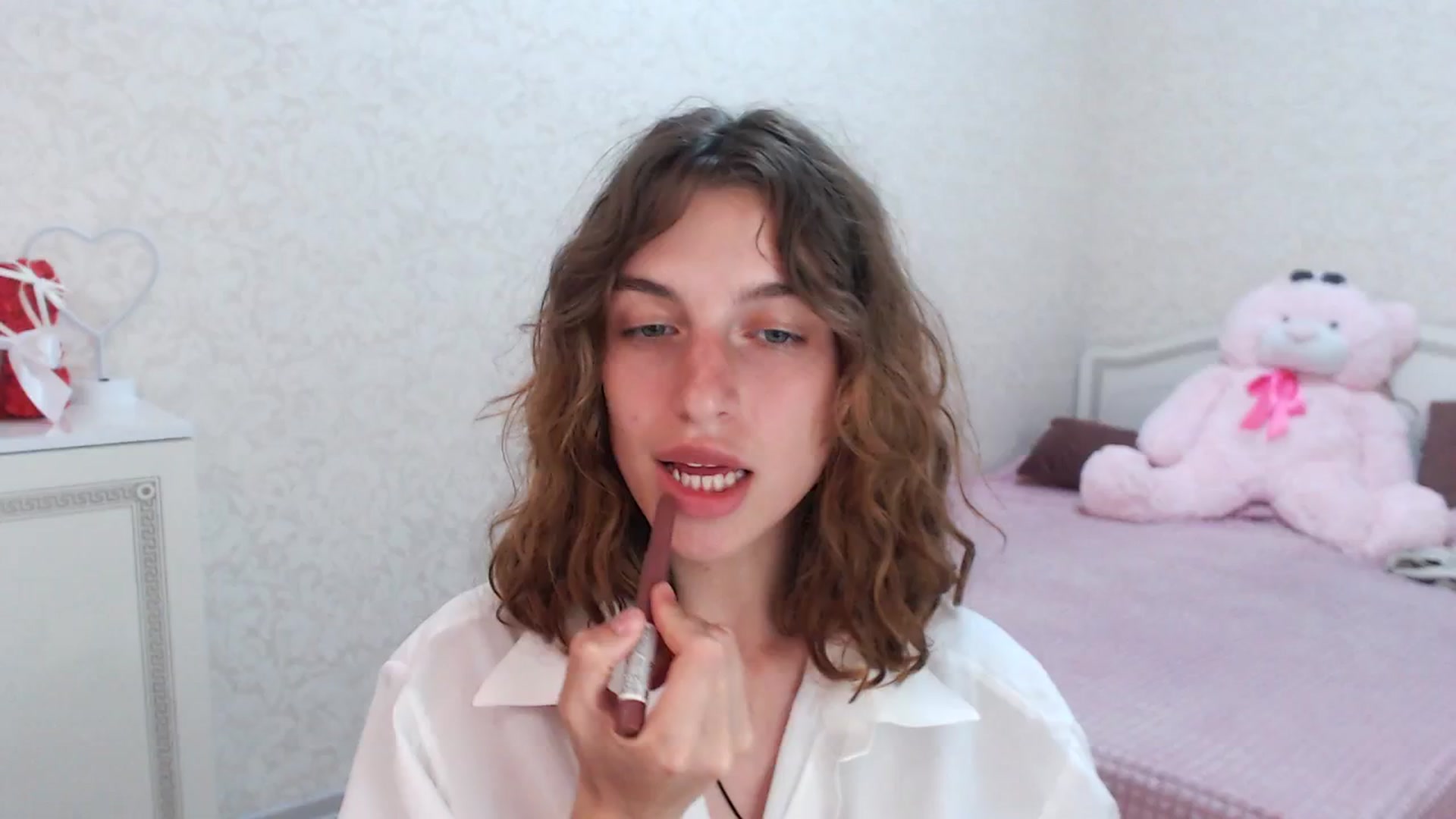 Gallery image thumbnail from Loulou_'s myfreecams stream on, 06/08/2024, 17:05 image 7 of 20