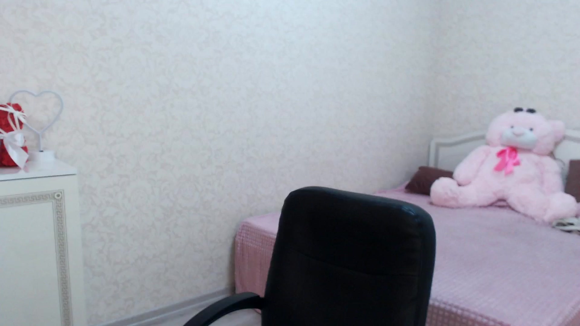 Gallery image thumbnail from Loulou_'s myfreecams stream on, 06/08/2024, 17:05 image 20 of 20
