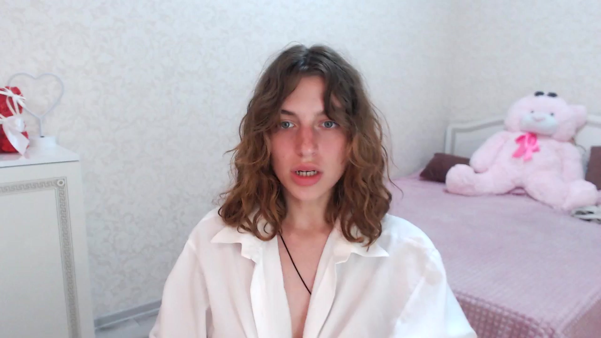Gallery image thumbnail from Loulou_'s myfreecams stream on, 06/08/2024, 17:05 image 5 of 20
