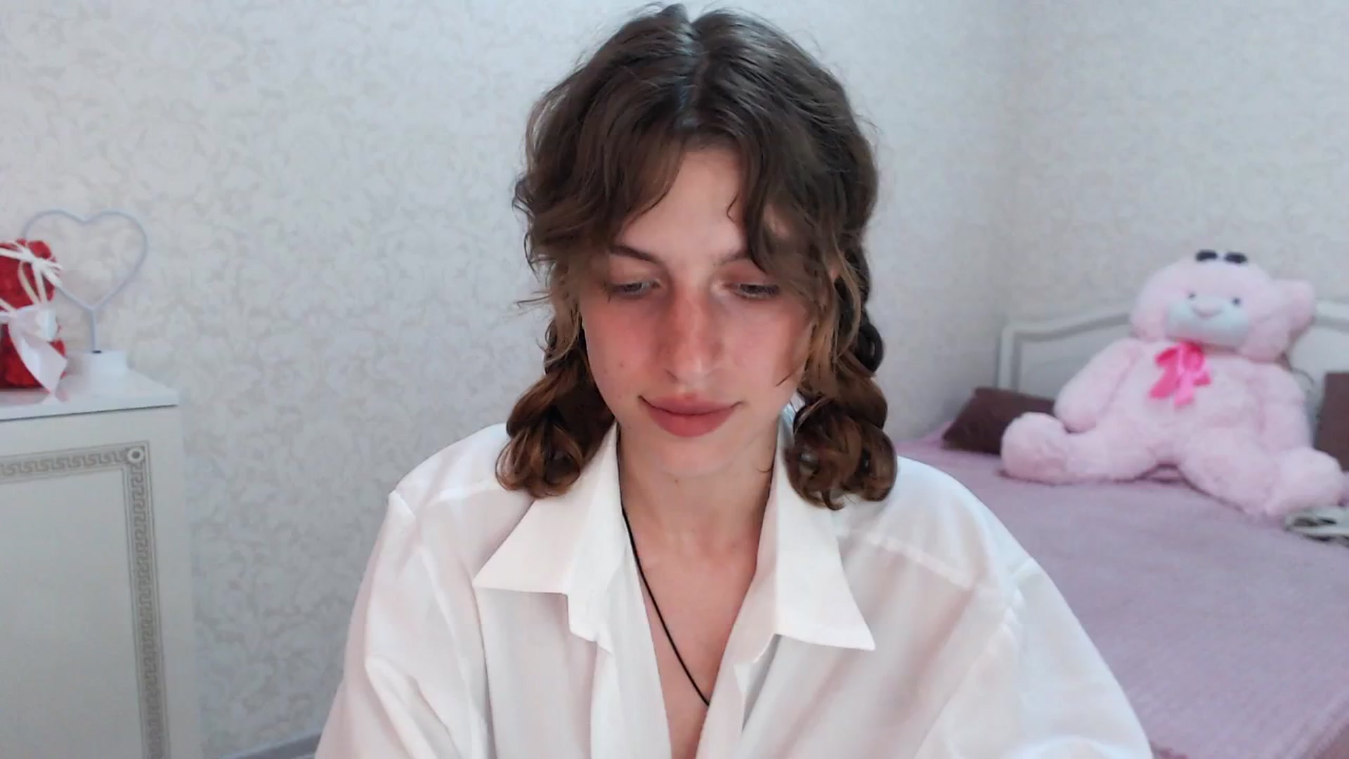 Gallery image thumbnail from Loulou_'s myfreecams stream on, 06/08/2024, 17:05 image 9 of 20