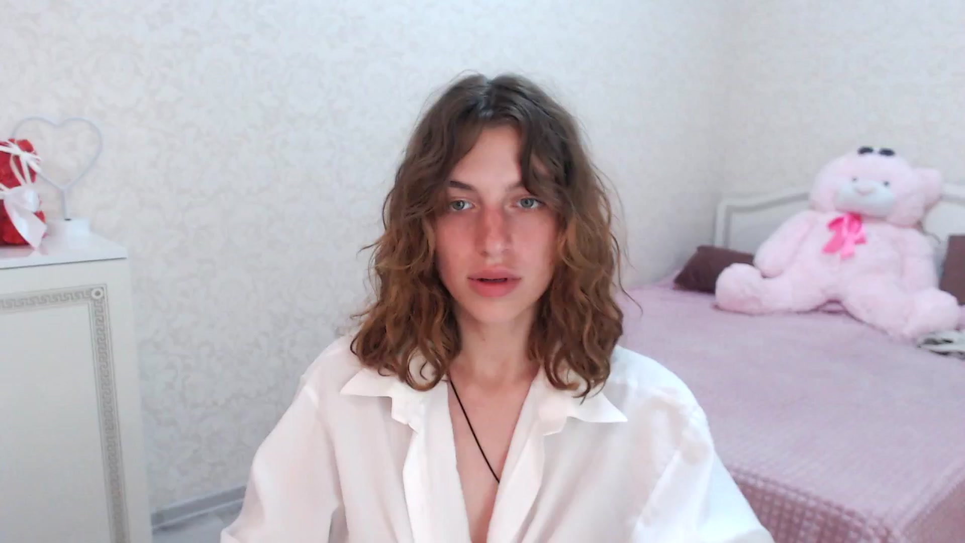 Gallery image thumbnail from Loulou_'s myfreecams stream on, 06/08/2024, 17:05 image 3 of 20