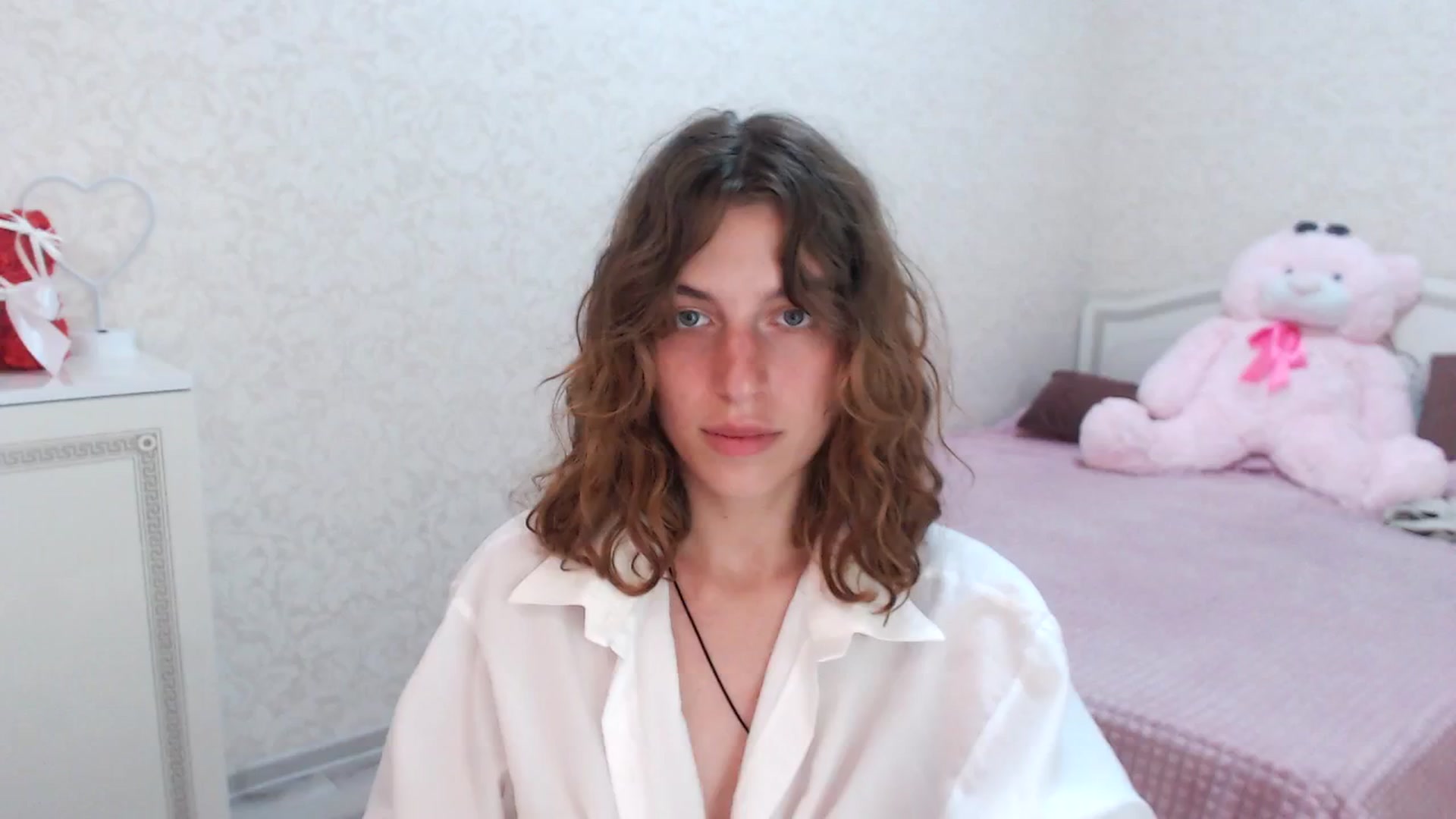 Gallery image thumbnail from Loulou_'s myfreecams stream on, 06/08/2024, 17:05 image 4 of 20