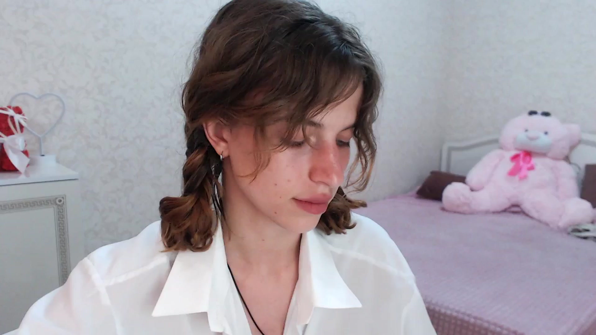 Gallery image thumbnail from Loulou_'s myfreecams stream on, 06/08/2024, 17:05 image 15 of 20