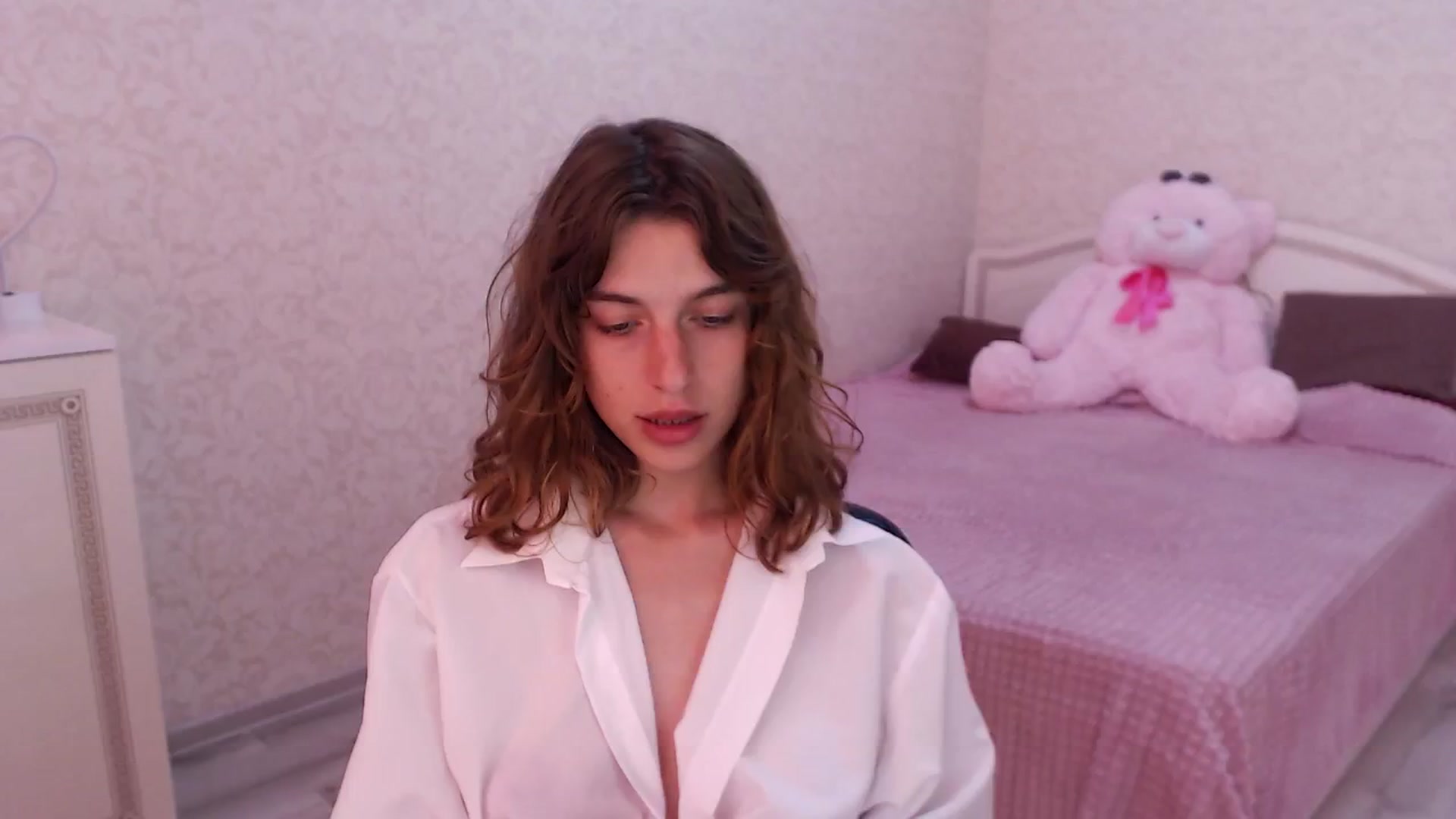 Gallery image thumbnail from Loulou_'s myfreecams stream on, 06/10/2024, 13:07 image 13 of 20