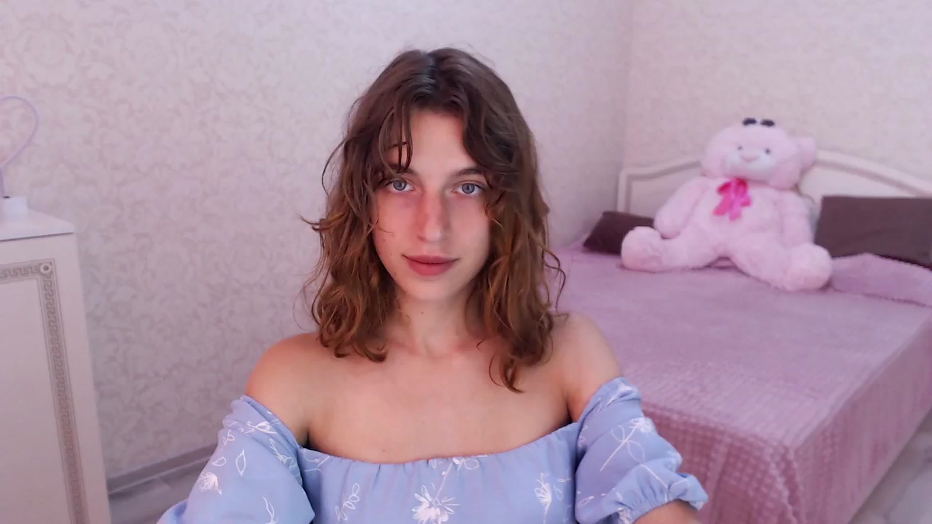 Gallery image thumbnail from Loulou_'s myfreecams stream on, 06/10/2024, 13:07 image 1 of 20