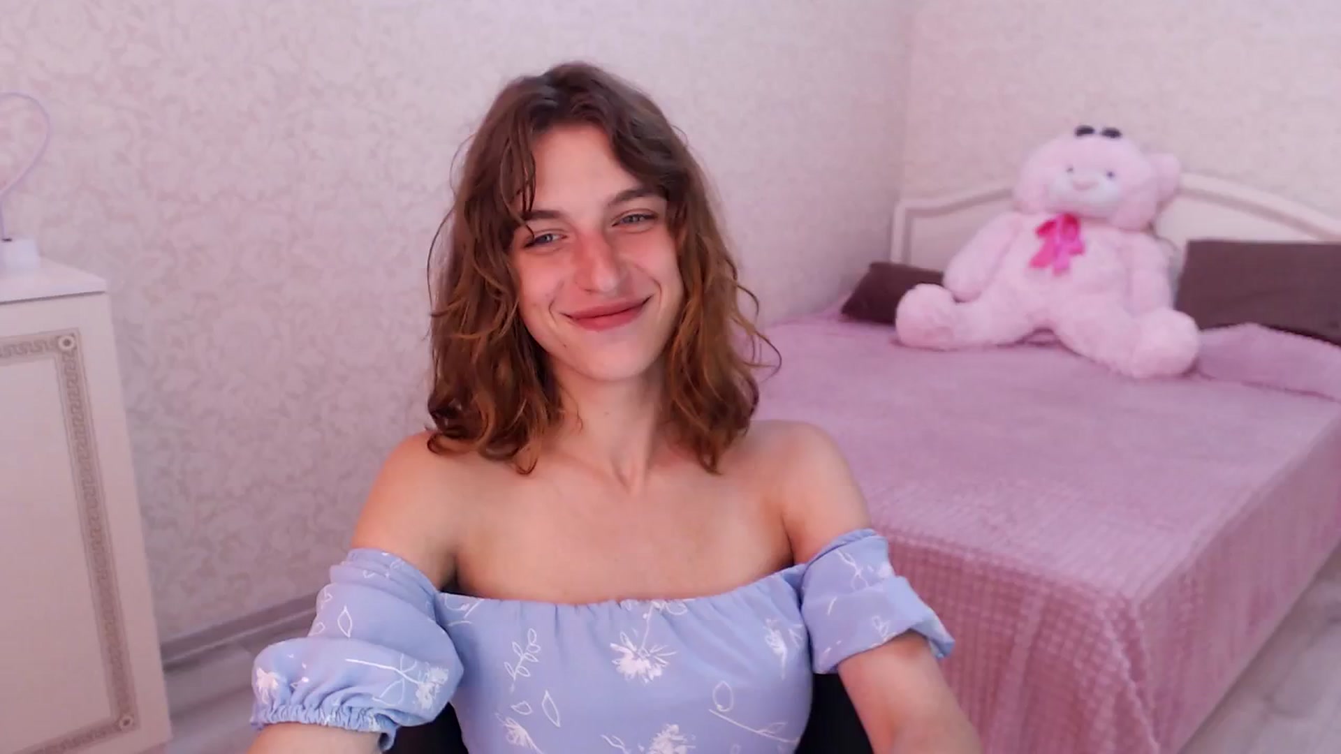 Gallery image thumbnail from Loulou_'s myfreecams stream on, 06/10/2024, 13:07 image 11 of 20