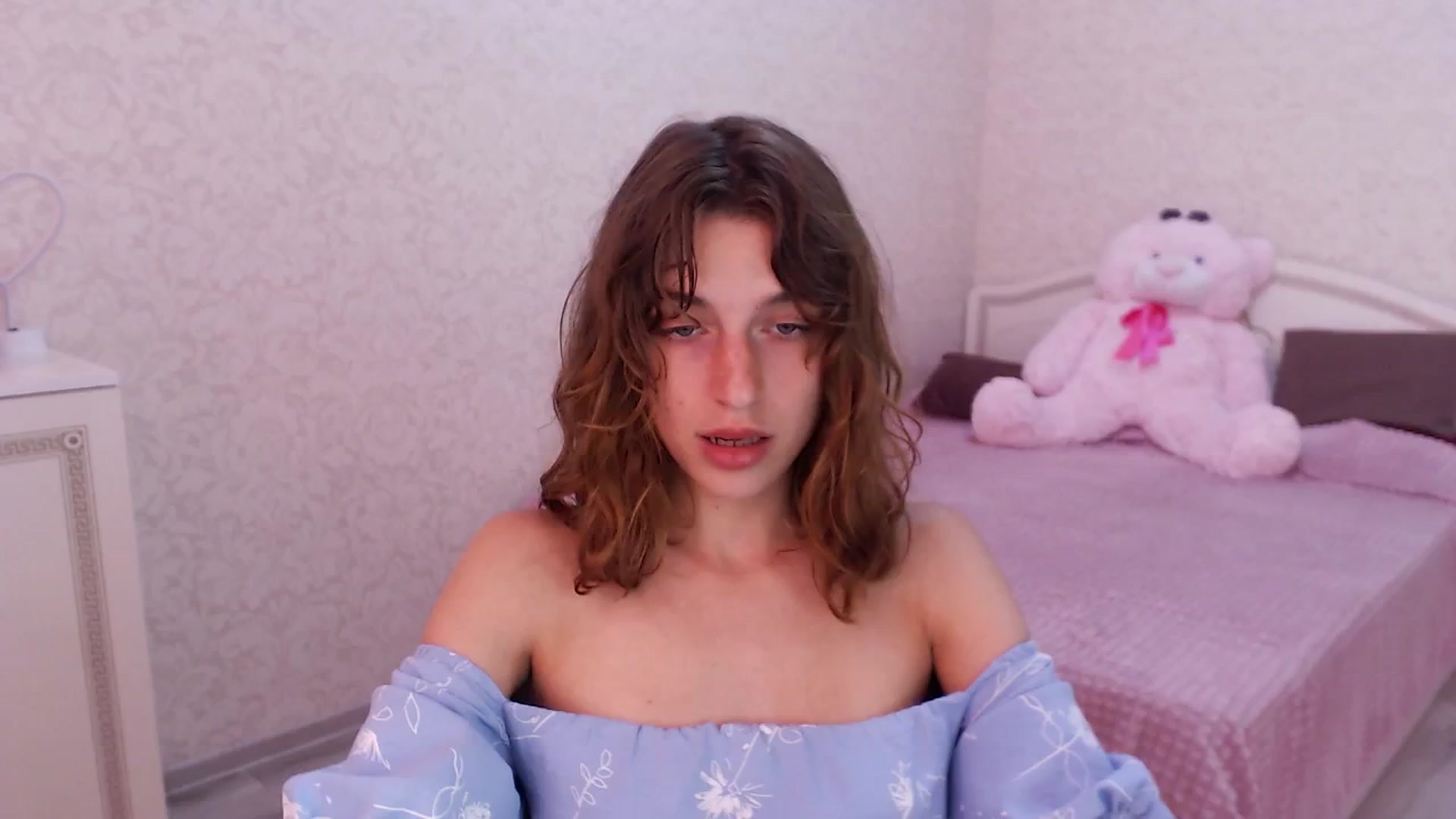 Gallery image thumbnail from Loulou_'s myfreecams stream on, 06/10/2024, 13:07 image 8 of 20