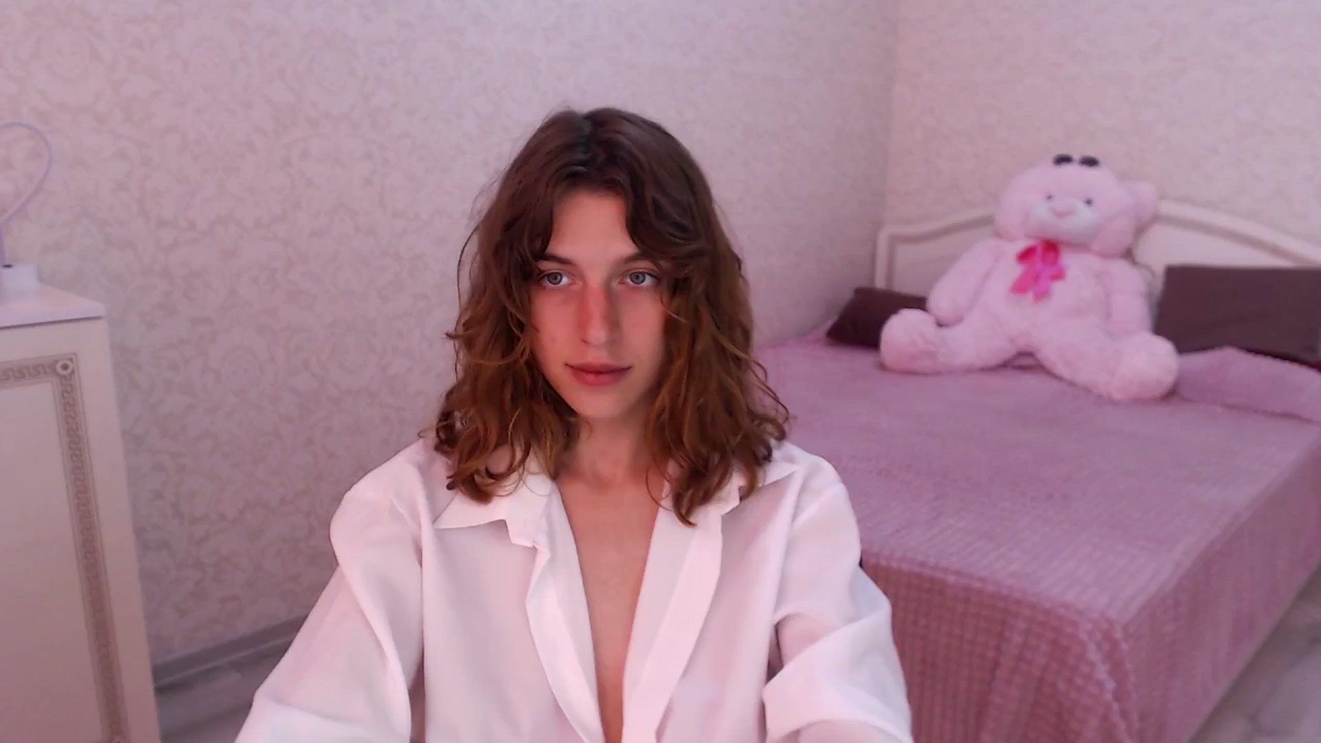 Gallery image thumbnail from Loulou_'s myfreecams stream on, 06/10/2024, 13:07 image 14 of 20