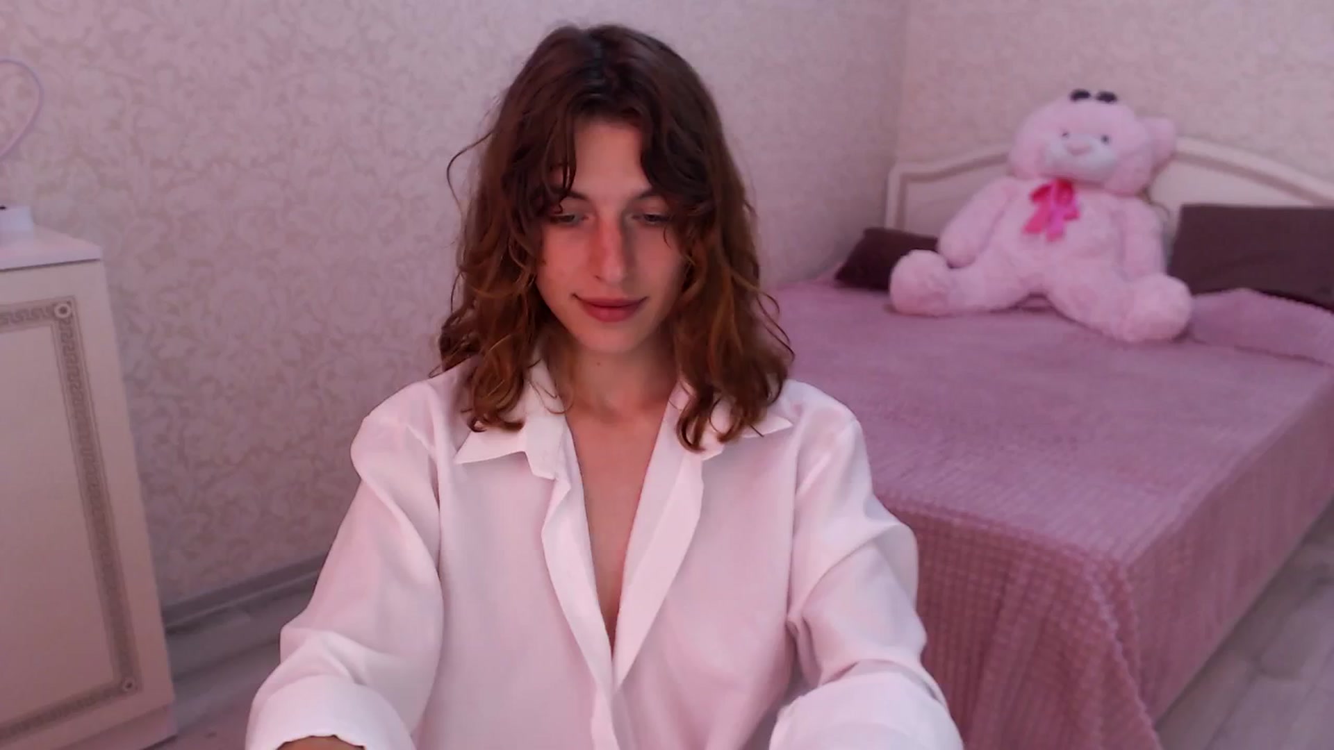 Gallery image thumbnail from Loulou_'s myfreecams stream on, 06/10/2024, 13:07 image 15 of 20