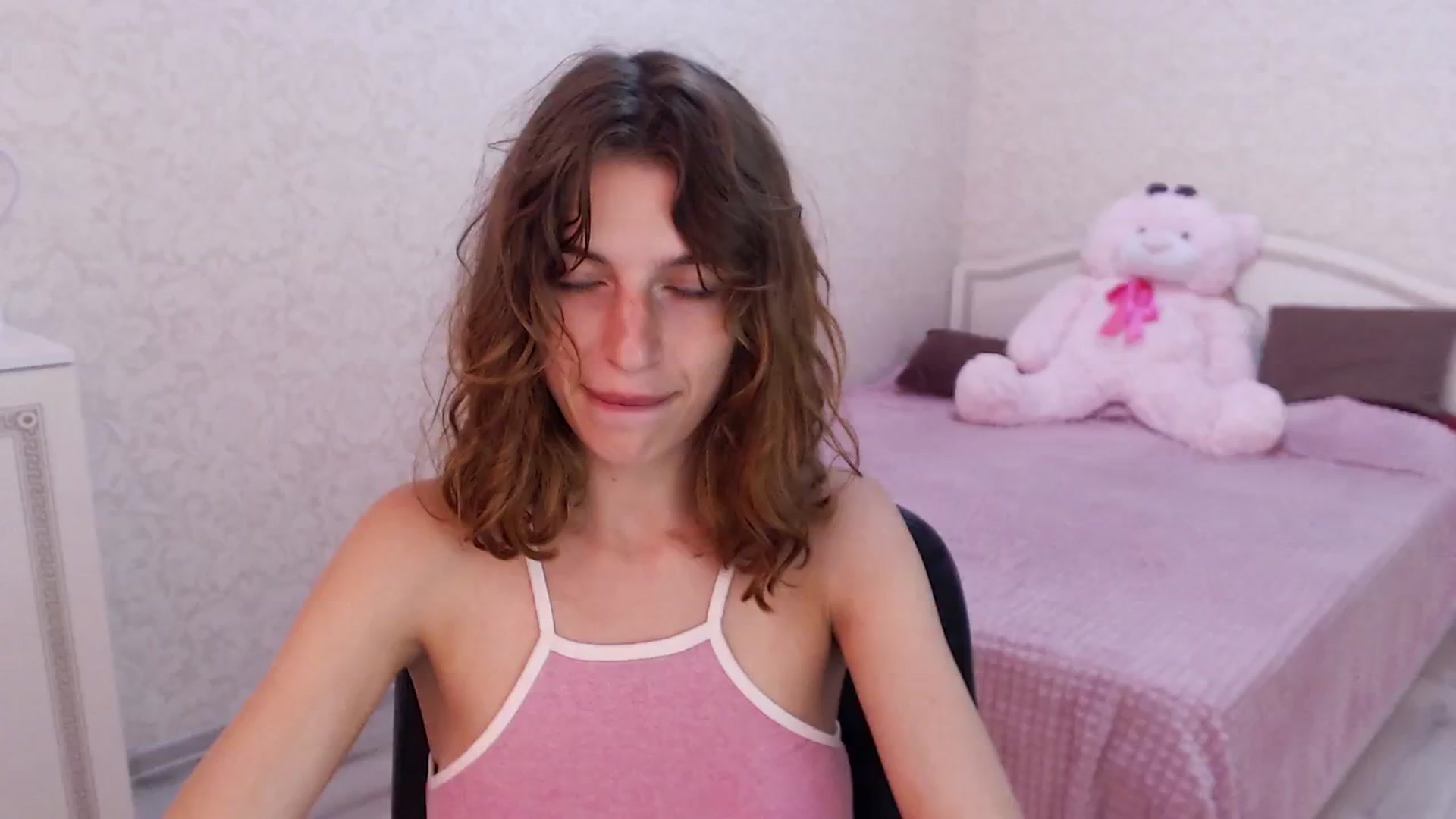 Gallery image thumbnail from Loulou_'s myfreecams stream on, 06/10/2024, 15:01 image 1 of 20