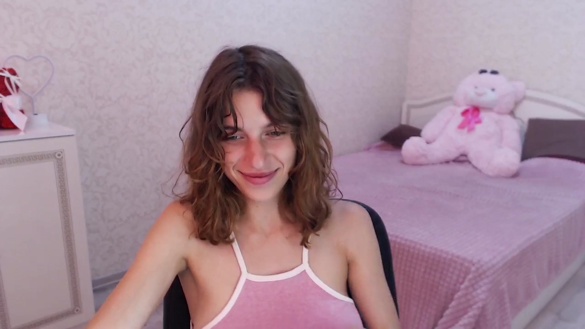 Gallery image thumbnail from Loulou_'s myfreecams stream on, 06/10/2024, 15:01 image 19 of 20