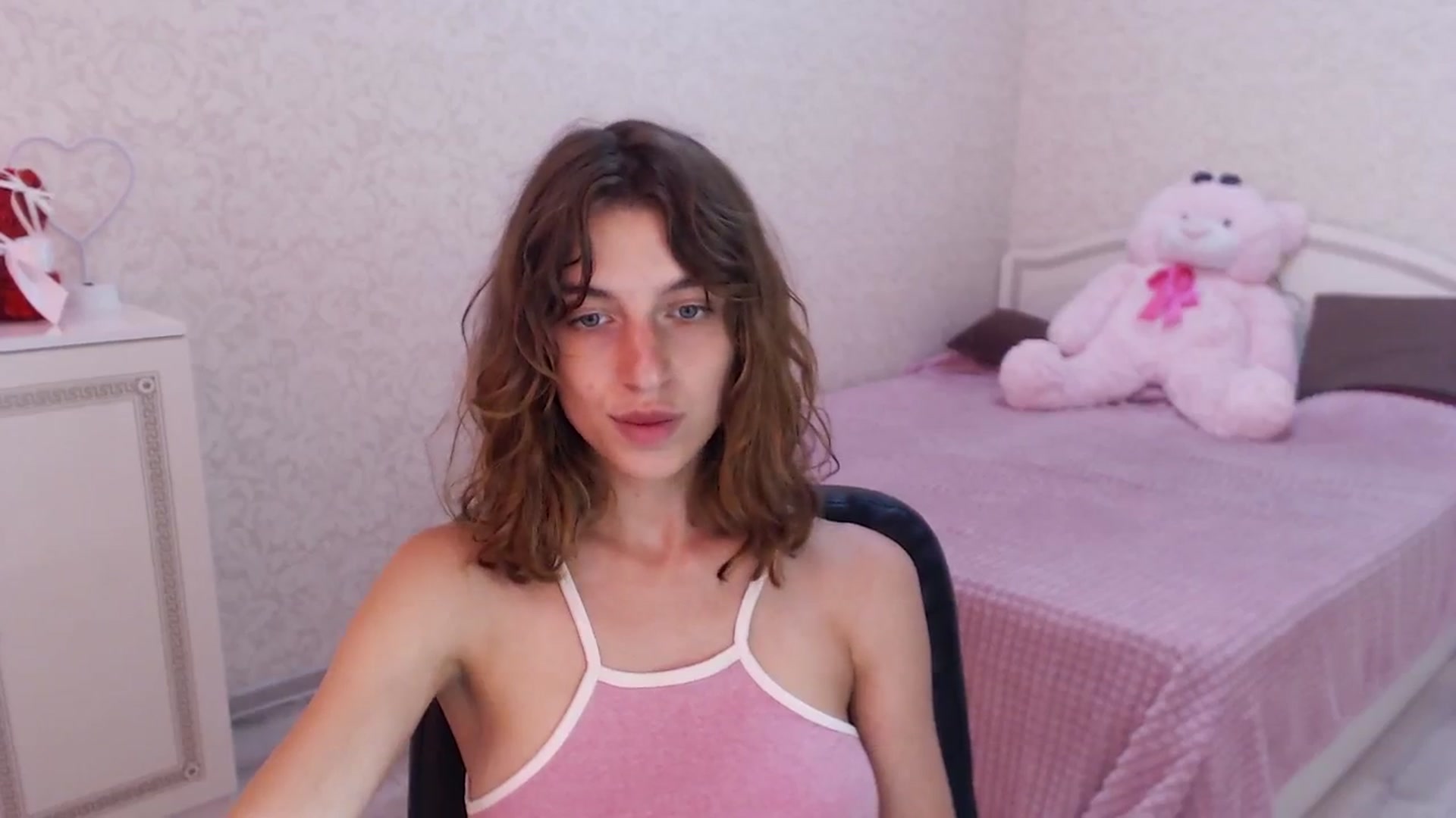 Gallery image thumbnail from Loulou_'s myfreecams stream on, 06/10/2024, 15:01 image 20 of 20