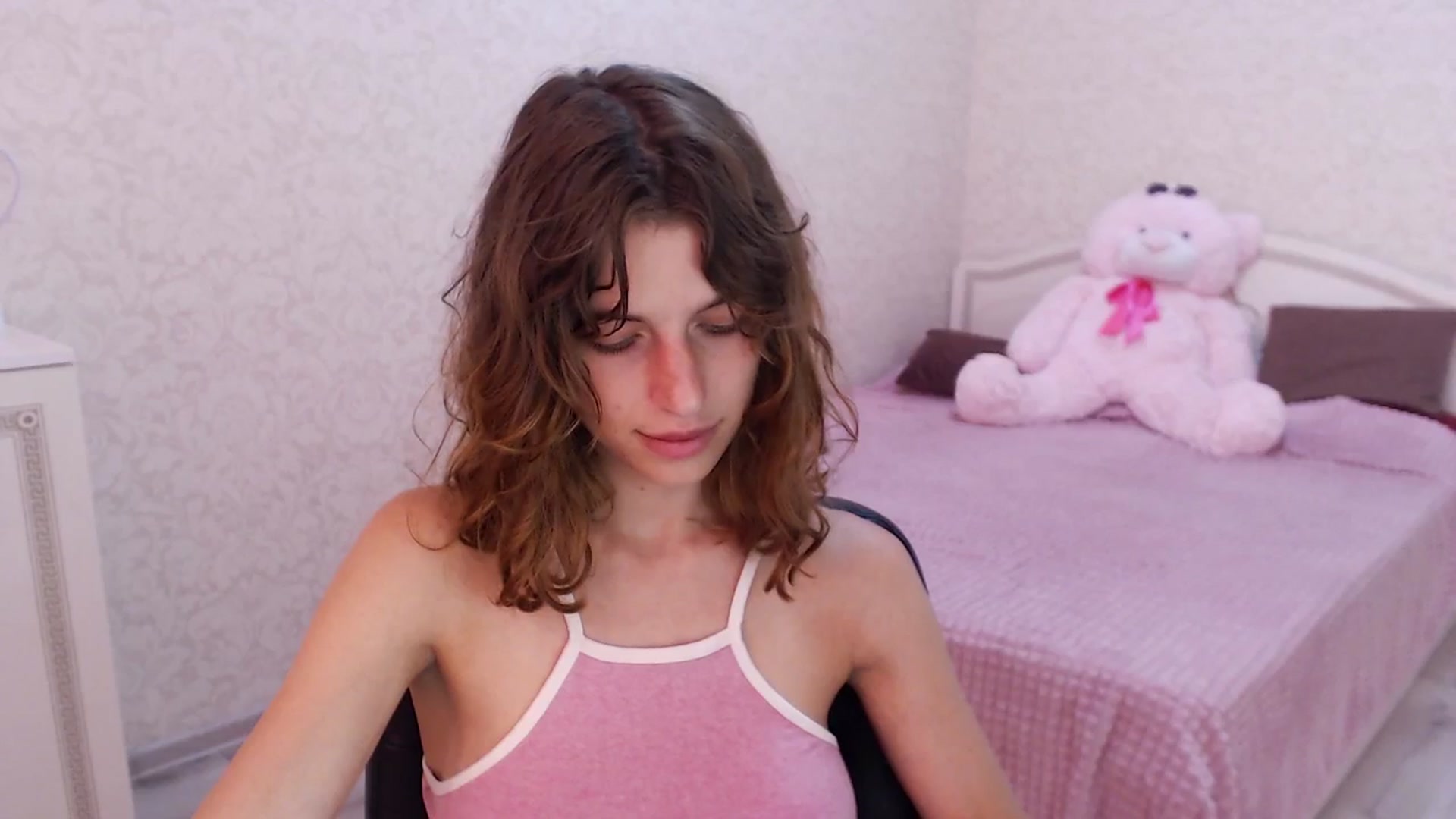 Gallery image thumbnail from Loulou_'s myfreecams stream on, 06/10/2024, 15:01 image 2 of 20