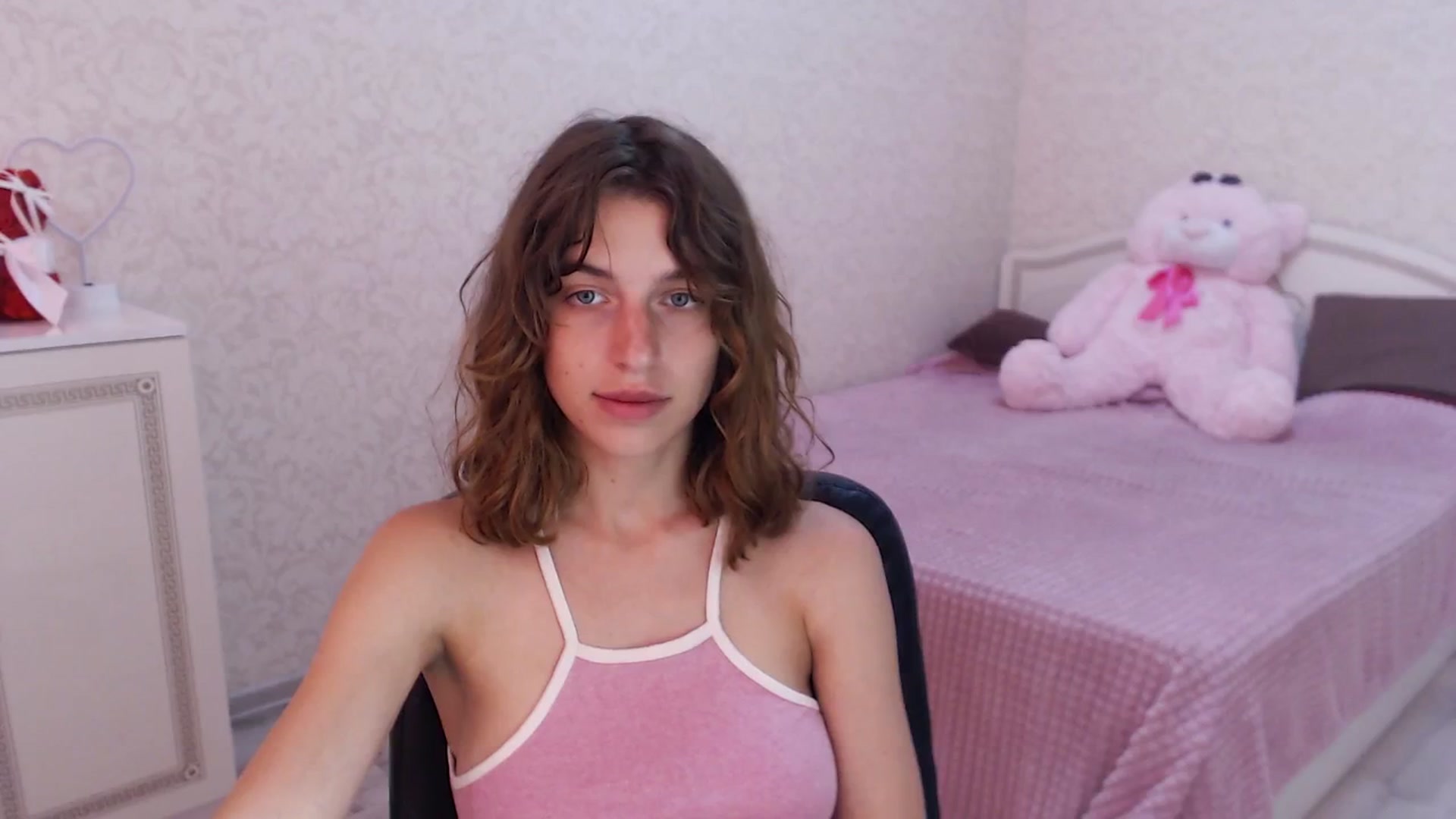 Gallery image thumbnail from Loulou_'s myfreecams stream on, 06/10/2024, 15:01 image 15 of 20