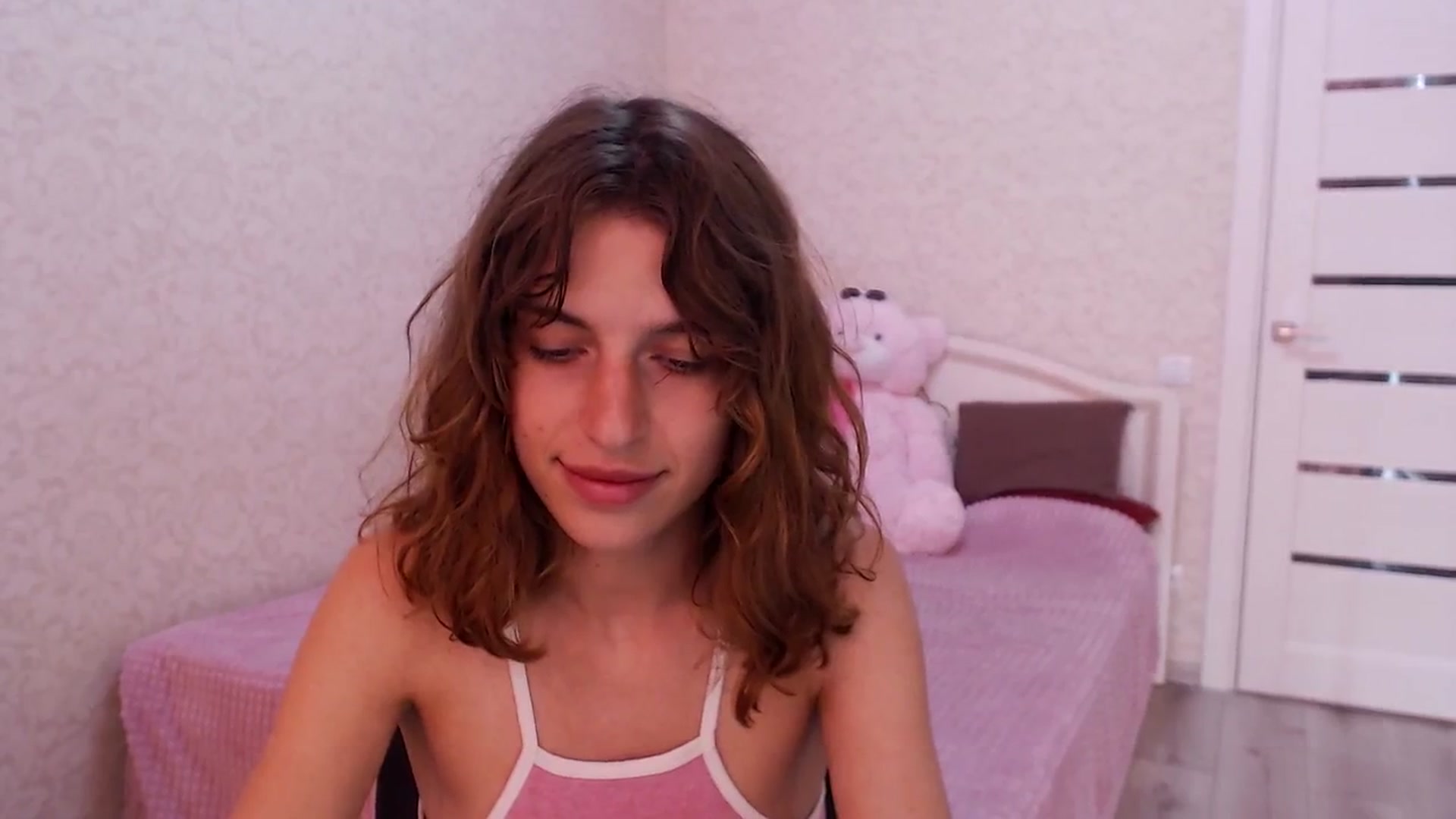 Gallery image thumbnail from Loulou_'s myfreecams stream on, 06/10/2024, 15:01 image 10 of 20