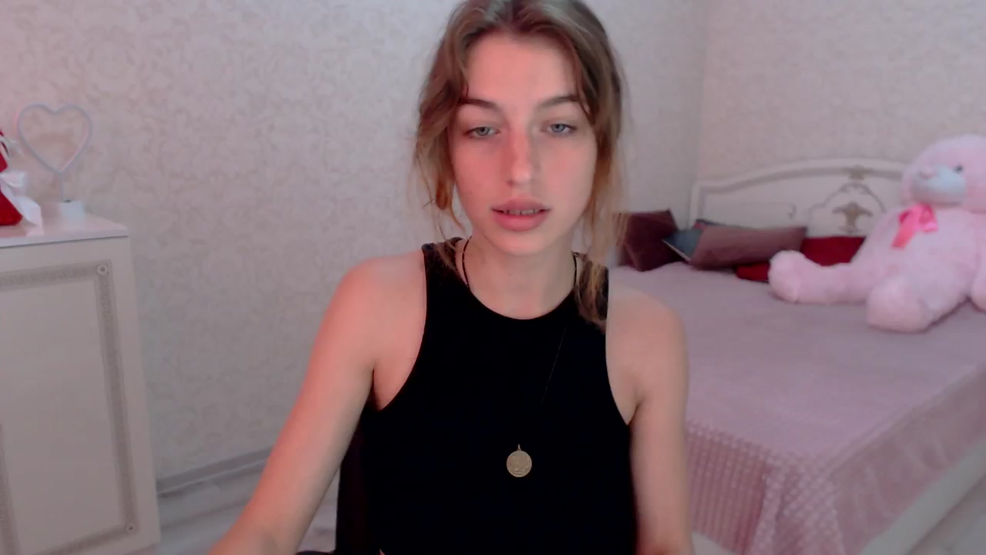 Gallery image thumbnail from Loulou_'s myfreecams stream on, 06/16/2024, 10:06 image 19 of 20