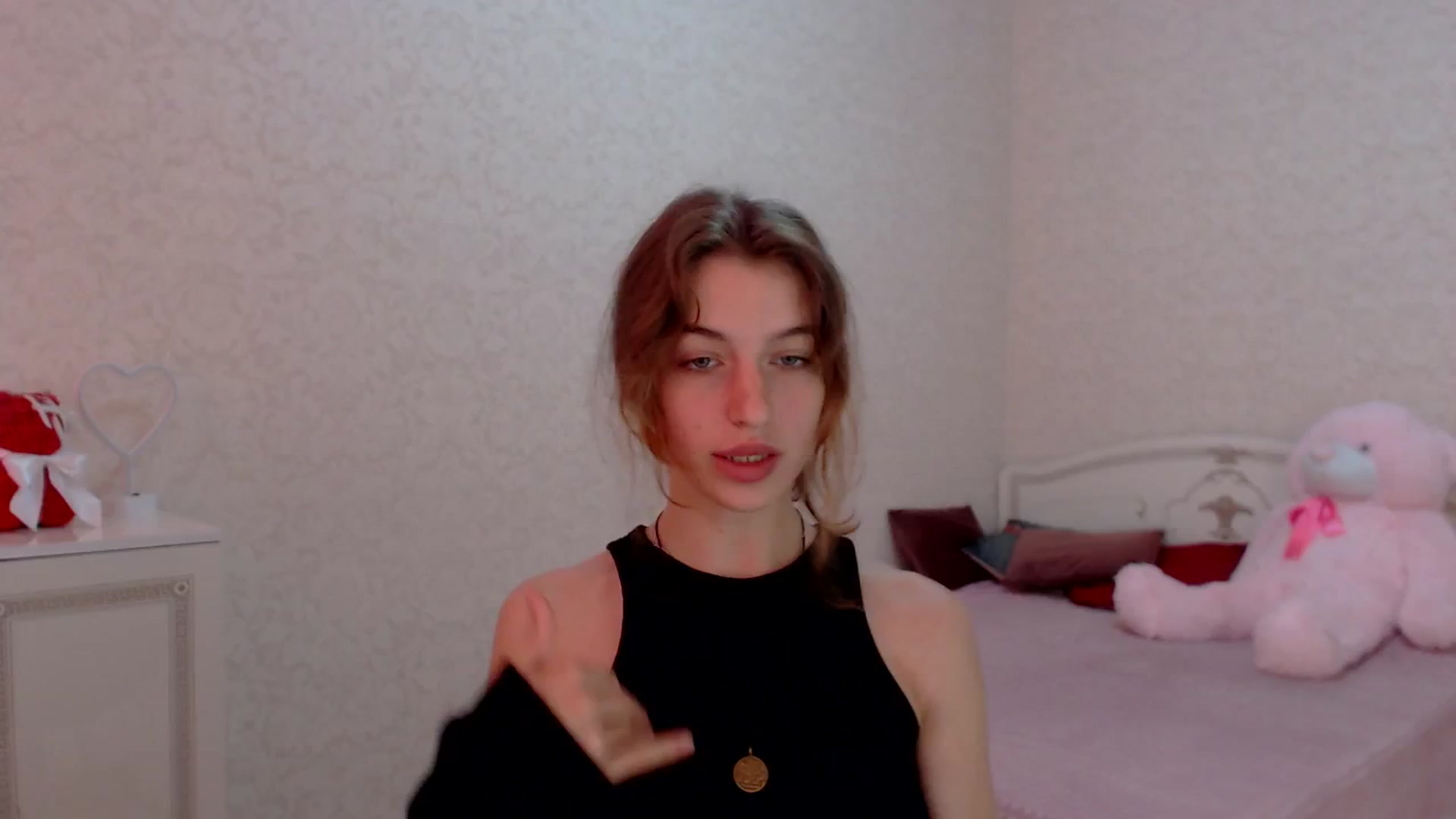 Gallery image thumbnail from Loulou_'s myfreecams stream on, 06/16/2024, 10:06 image 10 of 20