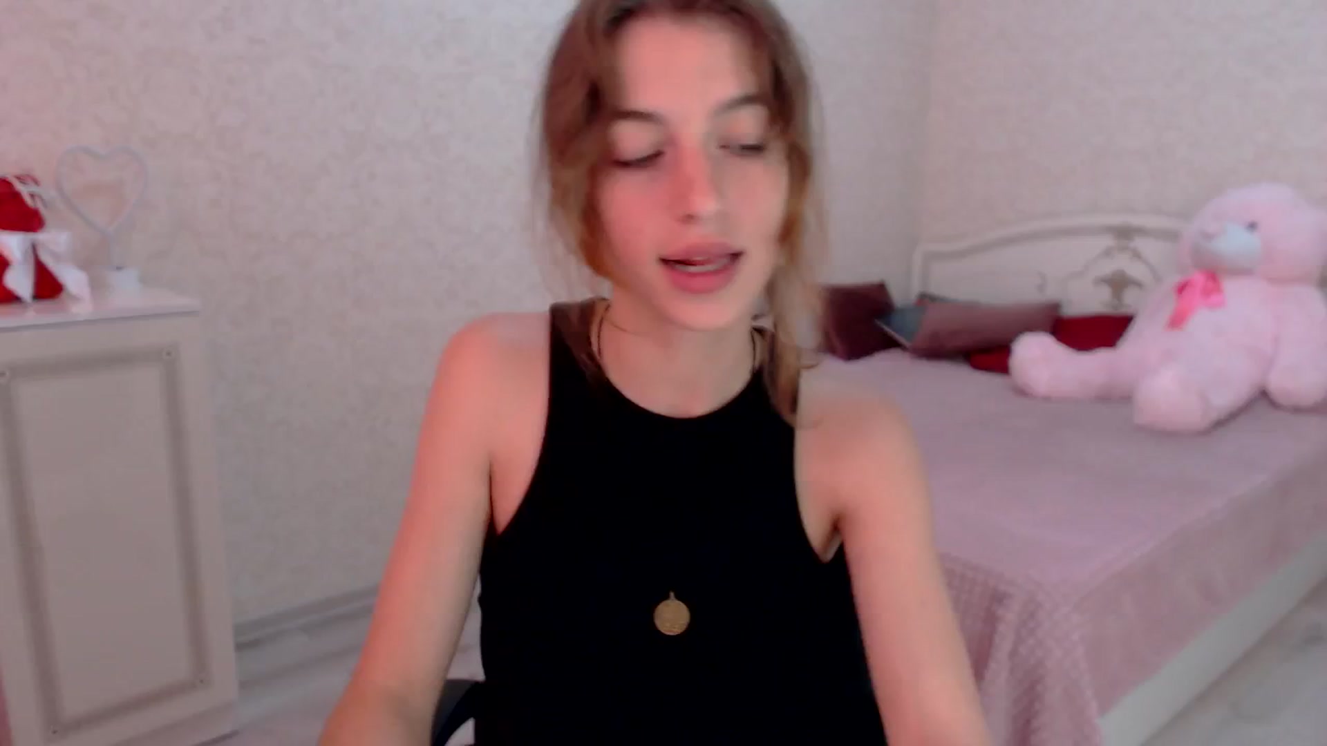 Gallery image thumbnail from Loulou_'s myfreecams stream on, 06/16/2024, 10:06 image 11 of 20