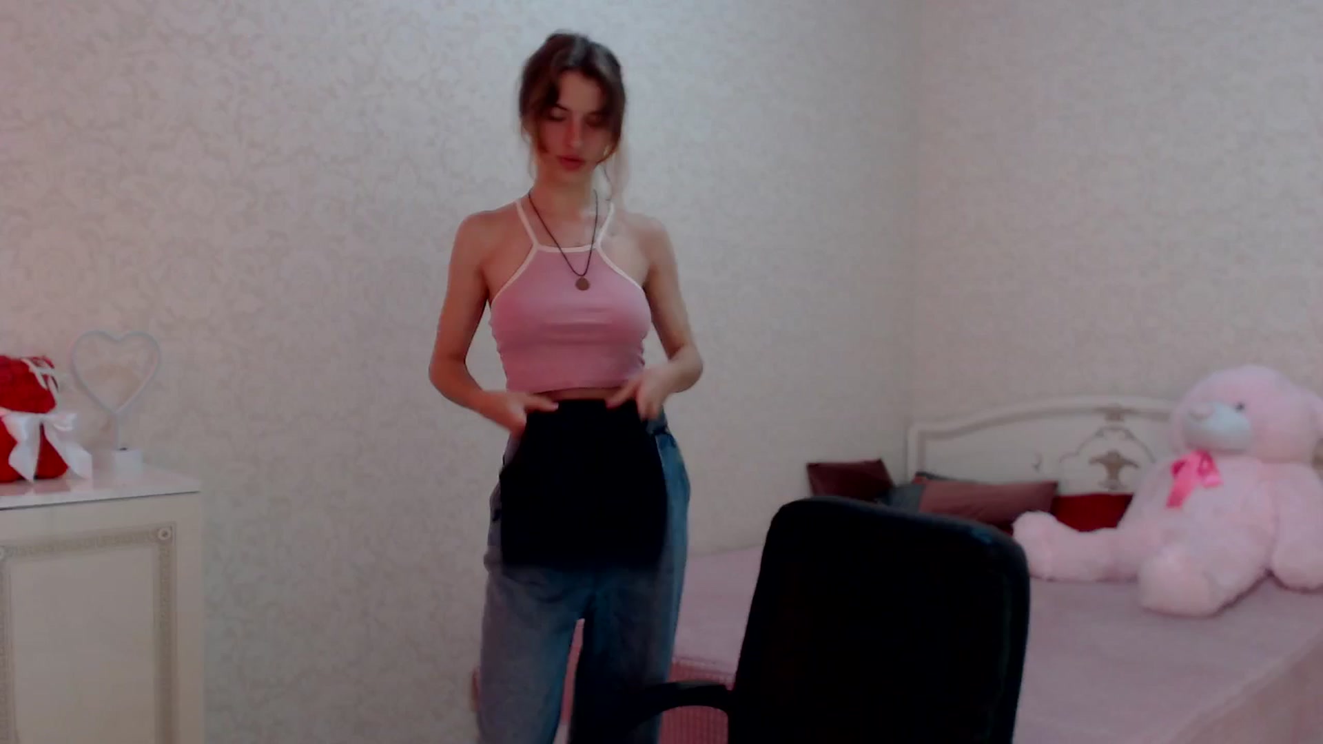 Gallery image thumbnail from Loulou_'s myfreecams stream on, 06/16/2024, 10:06 image 9 of 20