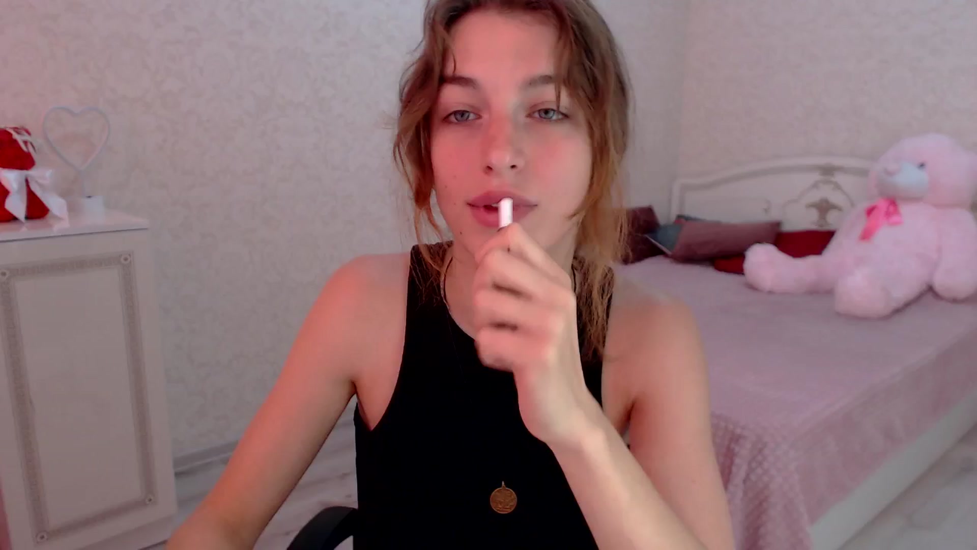 Gallery image thumbnail from Loulou_'s myfreecams stream on, 06/16/2024, 10:06 image 14 of 20