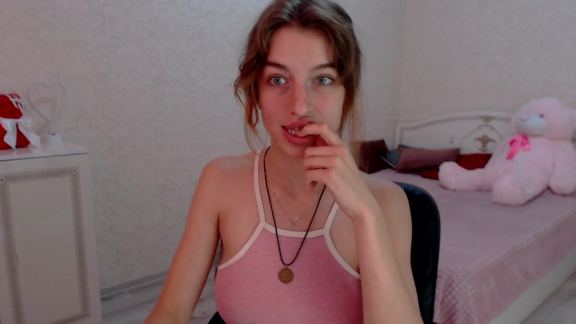 Gallery image thumbnail from Loulou_'s myfreecams stream on, 06/16/2024, 10:06 image 8 of 20