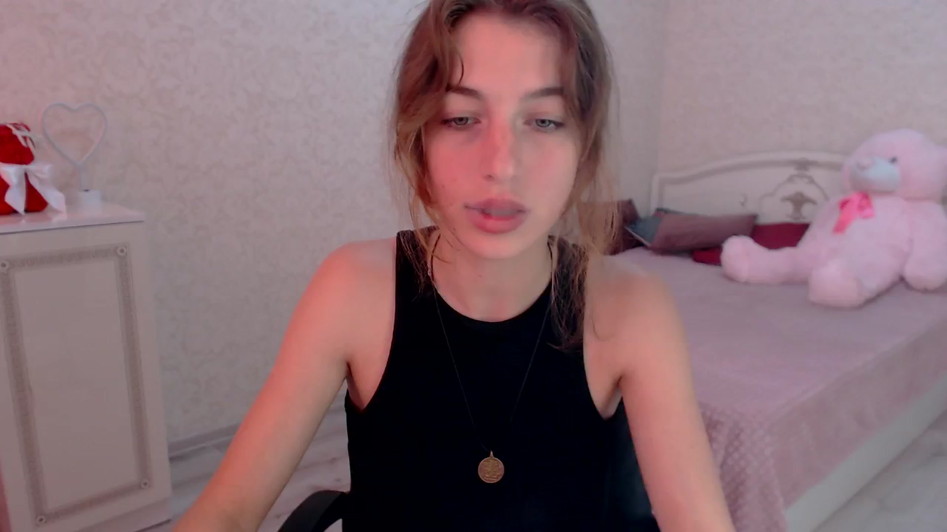 Gallery image thumbnail from Loulou_'s myfreecams stream on, 06/16/2024, 10:06 image 15 of 20