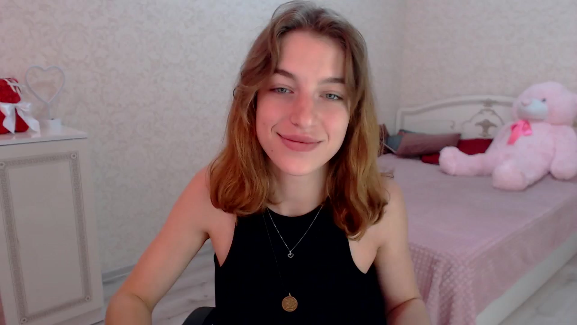 Gallery image thumbnail from Loulou_'s myfreecams stream on, 06/16/2024, 10:06 image 4 of 20