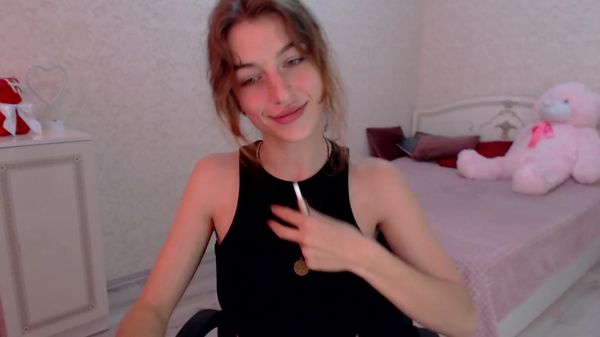 Gallery image thumbnail from Loulou_'s myfreecams stream on, 06/16/2024, 10:06 image 16 of 20
