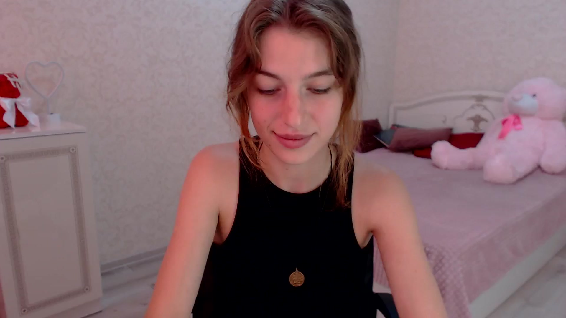 Gallery image thumbnail from Loulou_'s myfreecams stream on, 06/16/2024, 10:06 image 12 of 20