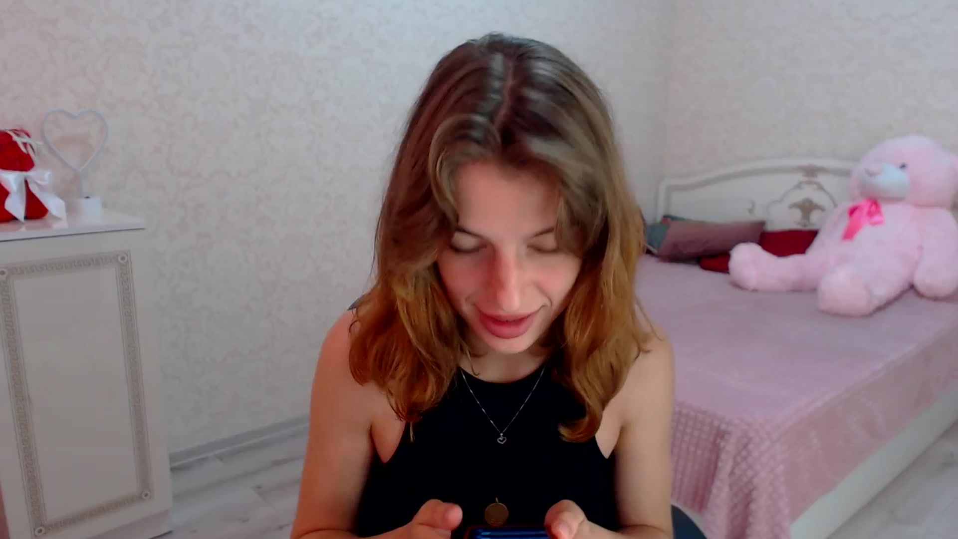 Gallery image thumbnail from Loulou_'s myfreecams stream on, 06/16/2024, 10:06 image 2 of 20