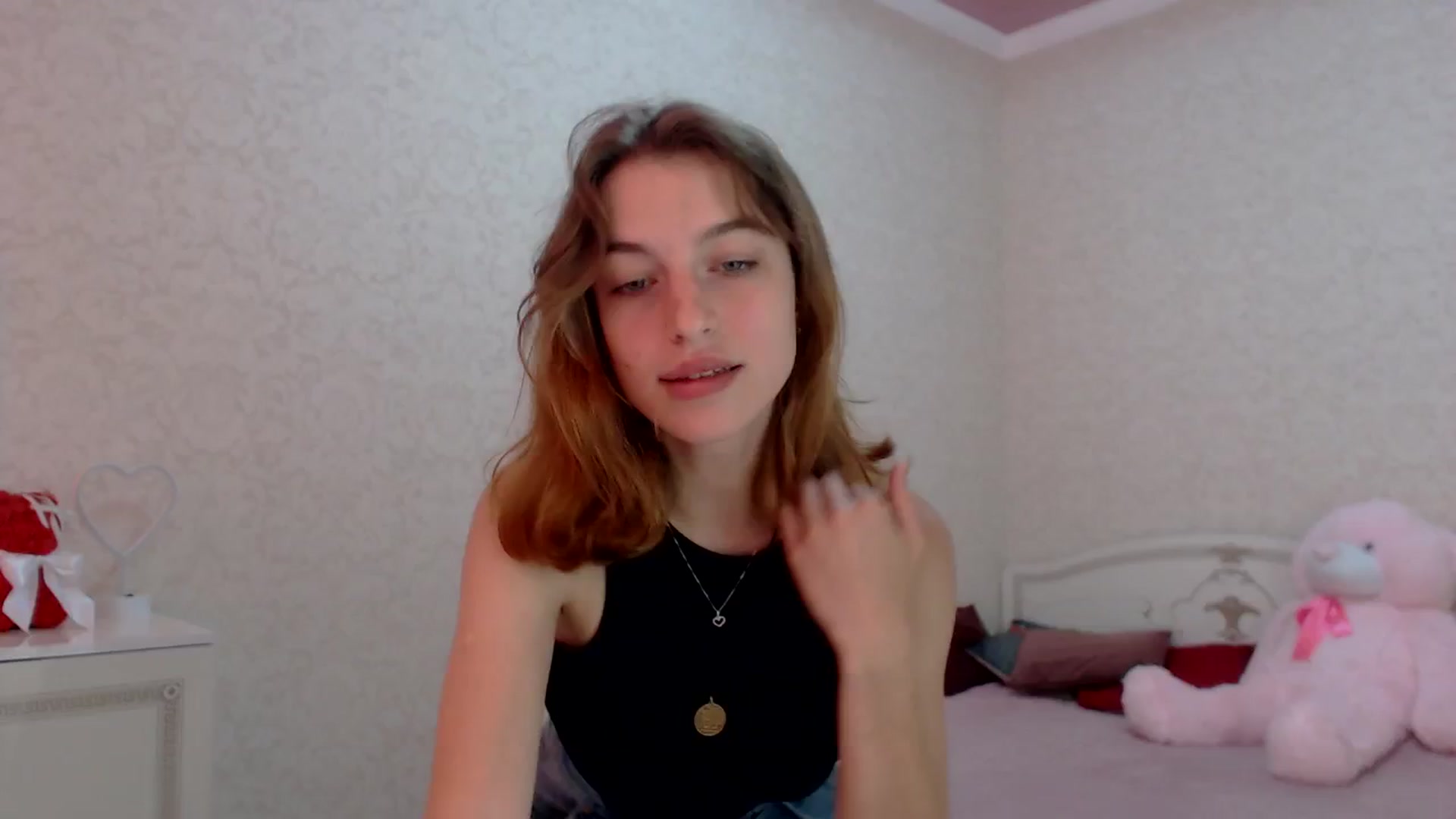 Gallery image thumbnail from Loulou_'s myfreecams stream on, 06/16/2024, 10:06 image 5 of 20
