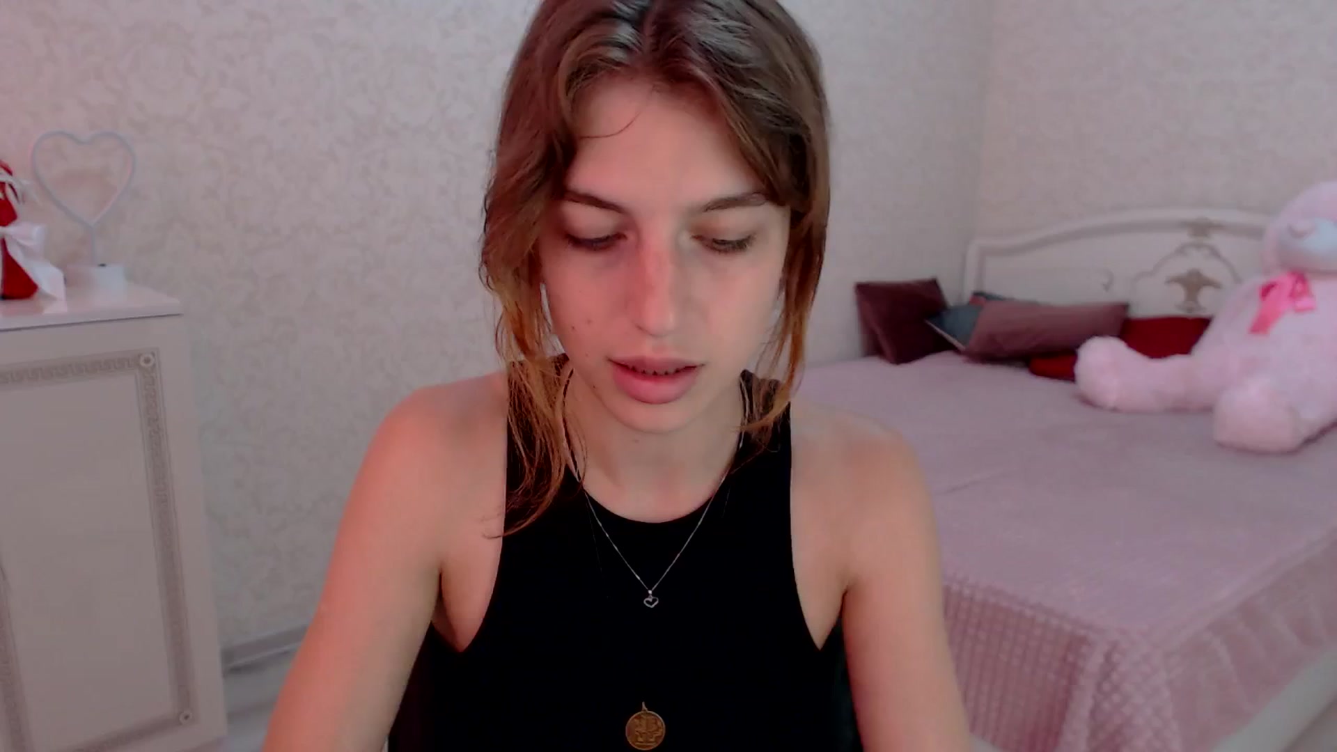Gallery image thumbnail from Loulou_'s myfreecams stream on, 06/16/2024, 12:31 image 17 of 20