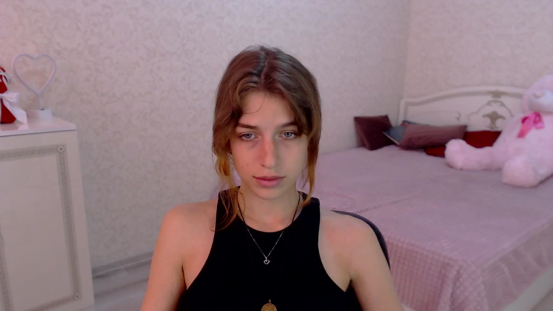 Gallery image thumbnail from Loulou_'s myfreecams stream on, 06/16/2024, 12:31 image 20 of 20