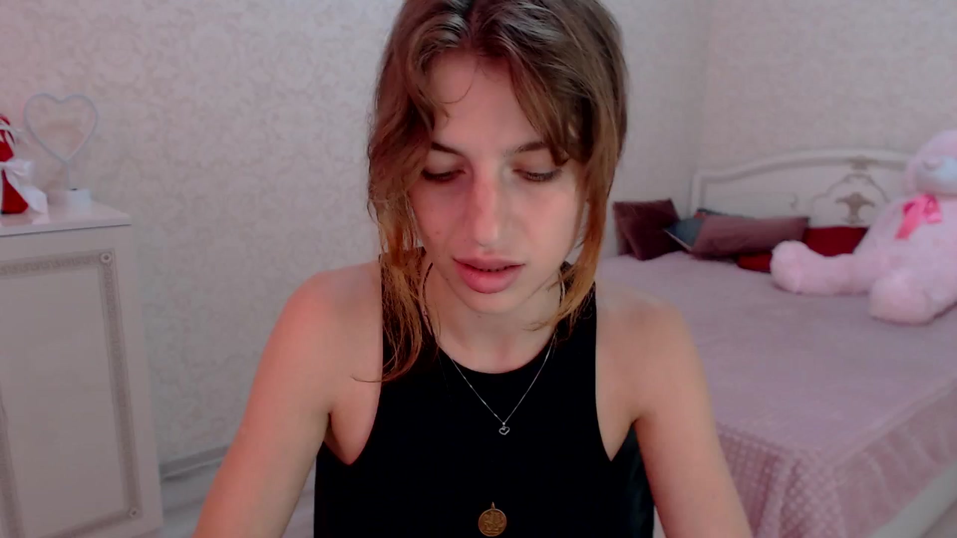 Gallery image thumbnail from Loulou_'s myfreecams stream on, 06/16/2024, 12:31 image 10 of 20