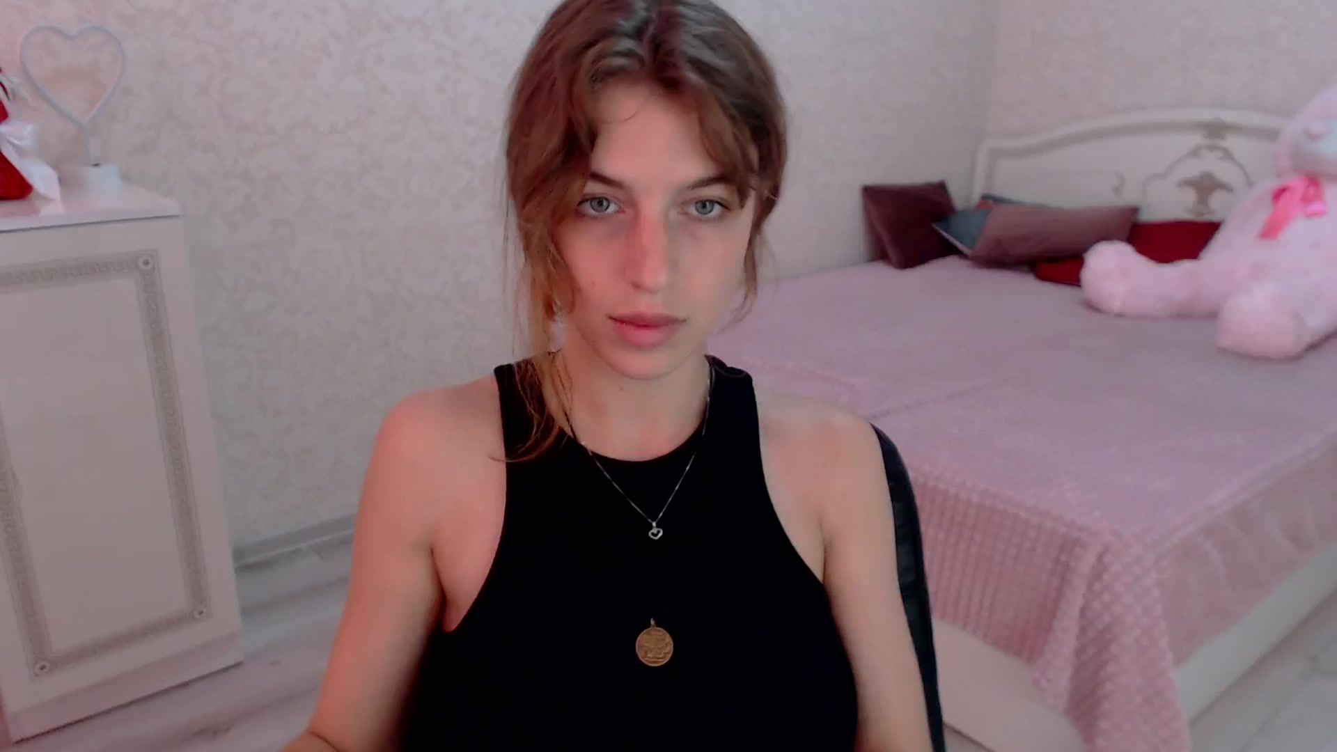 Gallery image thumbnail from Loulou_'s myfreecams stream on, 06/16/2024, 12:31 image 5 of 20