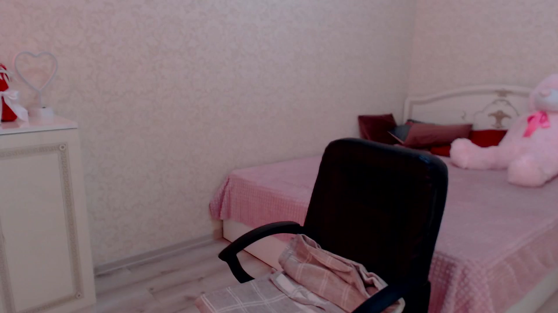 Gallery image thumbnail from Loulou_'s myfreecams stream on, 06/16/2024, 12:31 image 2 of 20