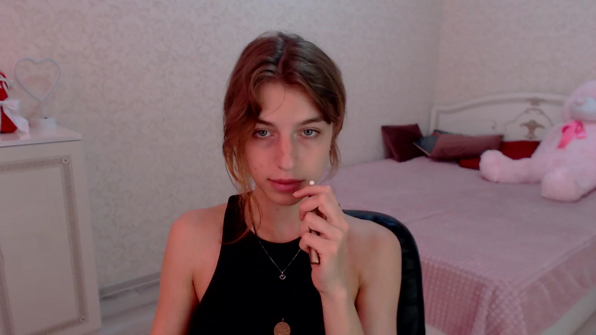Gallery image thumbnail from Loulou_'s myfreecams stream on, 06/16/2024, 12:31 image 14 of 20