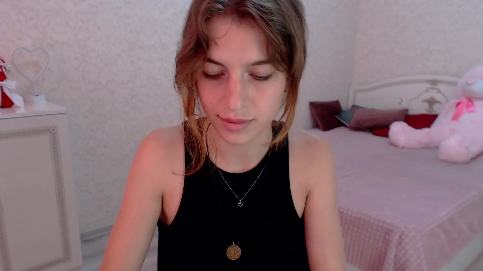 Gallery image thumbnail from Loulou_'s myfreecams stream on, 06/16/2024, 12:31 image 8 of 20