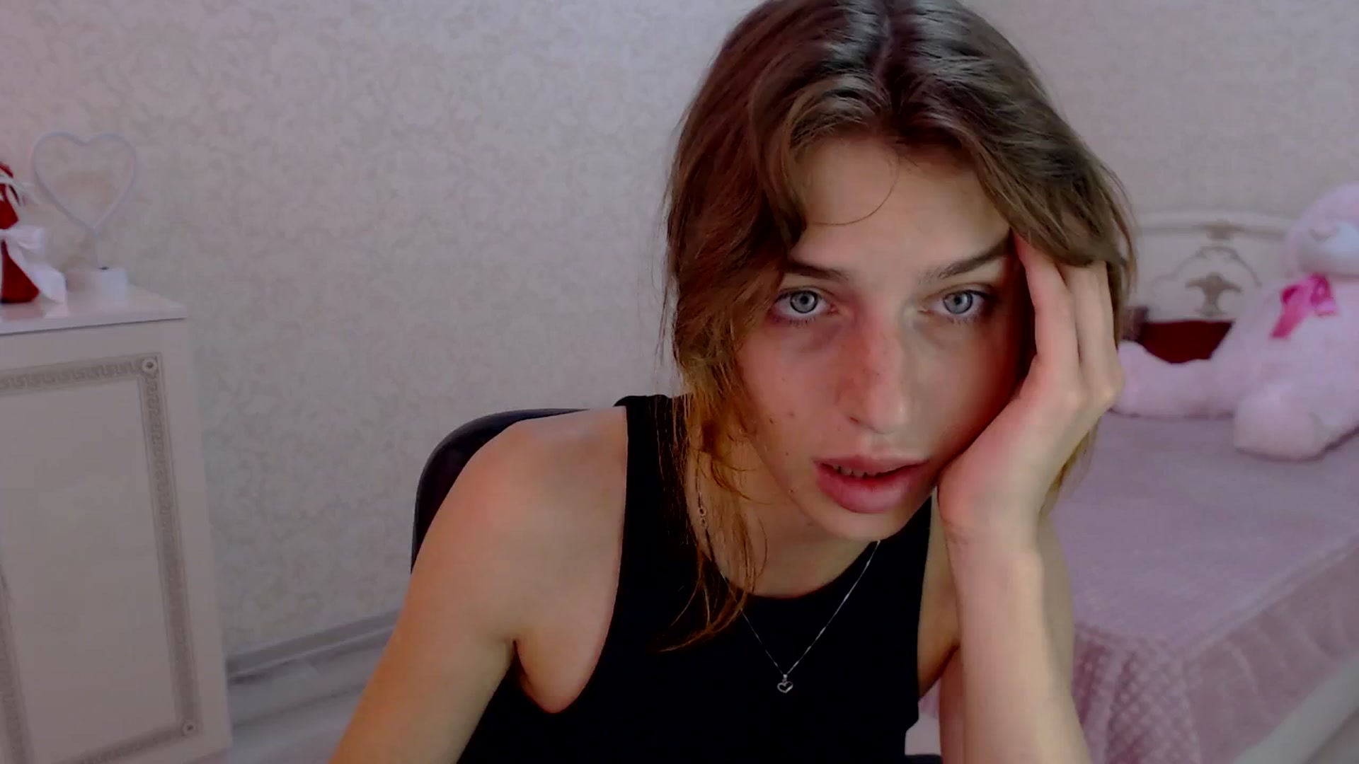 Gallery image thumbnail from Loulou_'s myfreecams stream on, 06/16/2024, 12:31 image 12 of 20