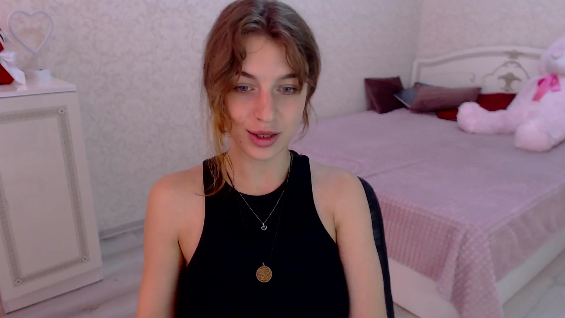 Gallery image thumbnail from Loulou_'s myfreecams stream on, 06/16/2024, 12:31 image 7 of 20