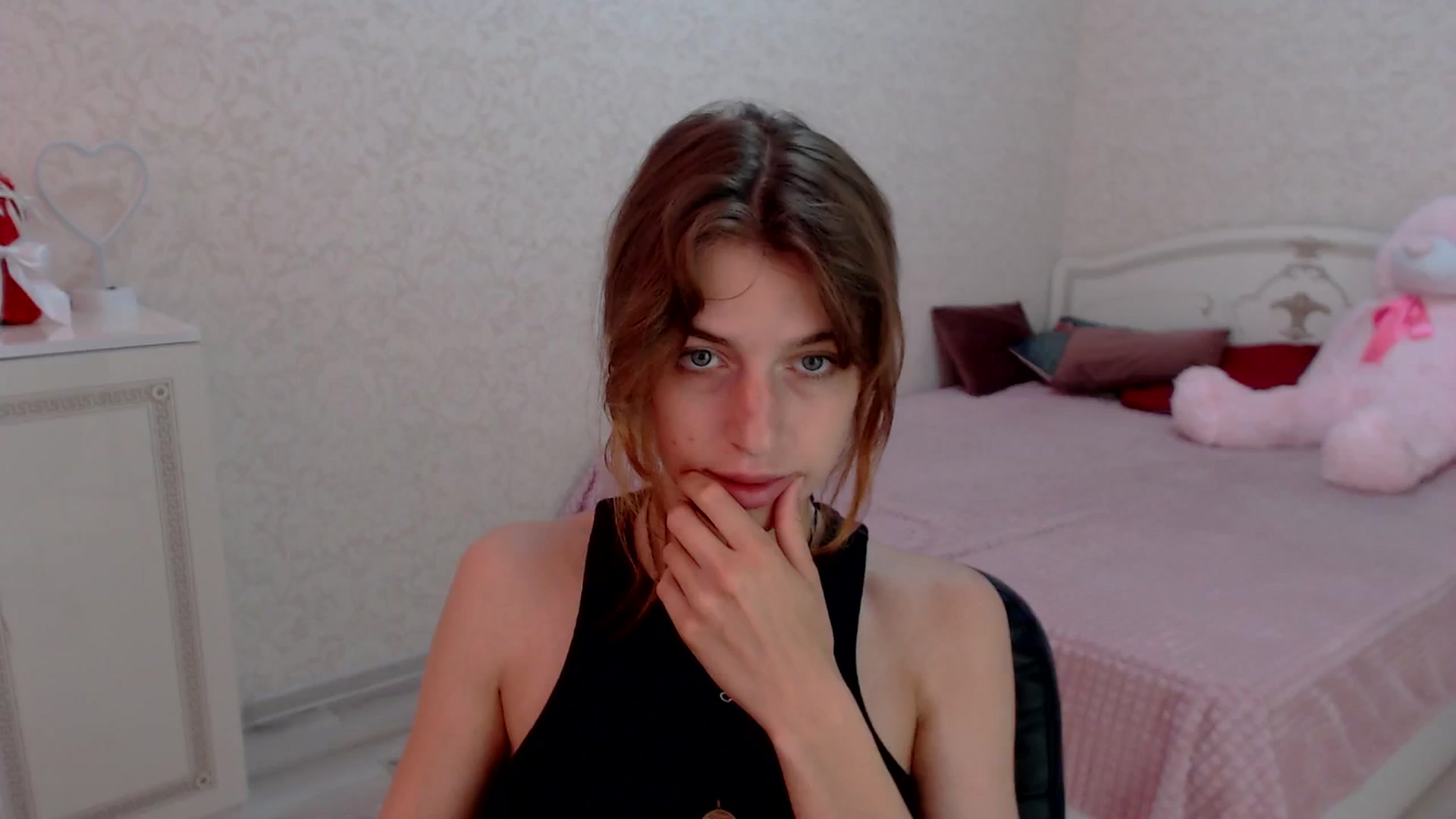 Gallery image thumbnail from Loulou_'s myfreecams stream on, 06/16/2024, 12:31 image 18 of 20