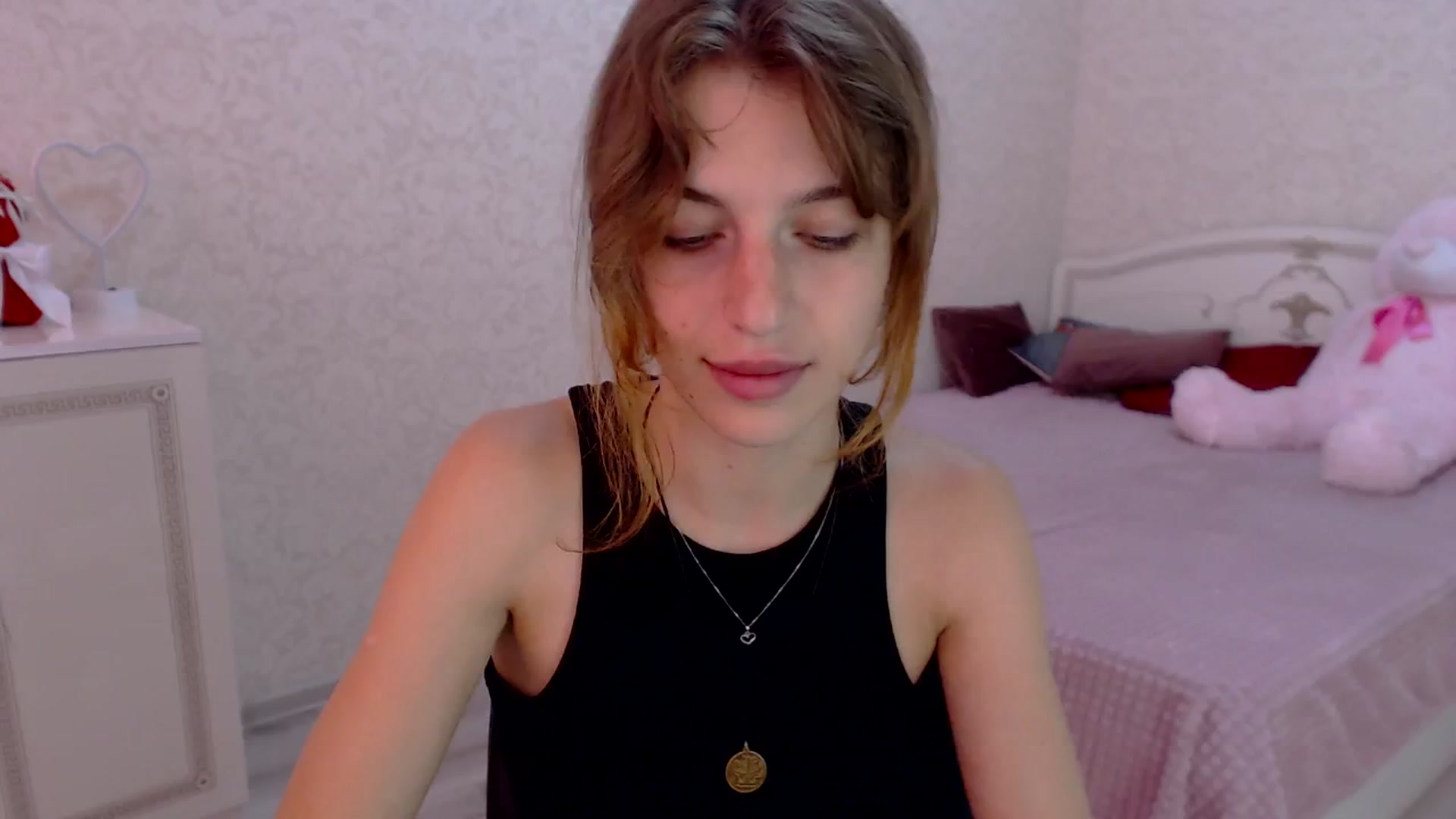Gallery image thumbnail from Loulou_'s myfreecams stream on, 06/16/2024, 12:31 image 11 of 20